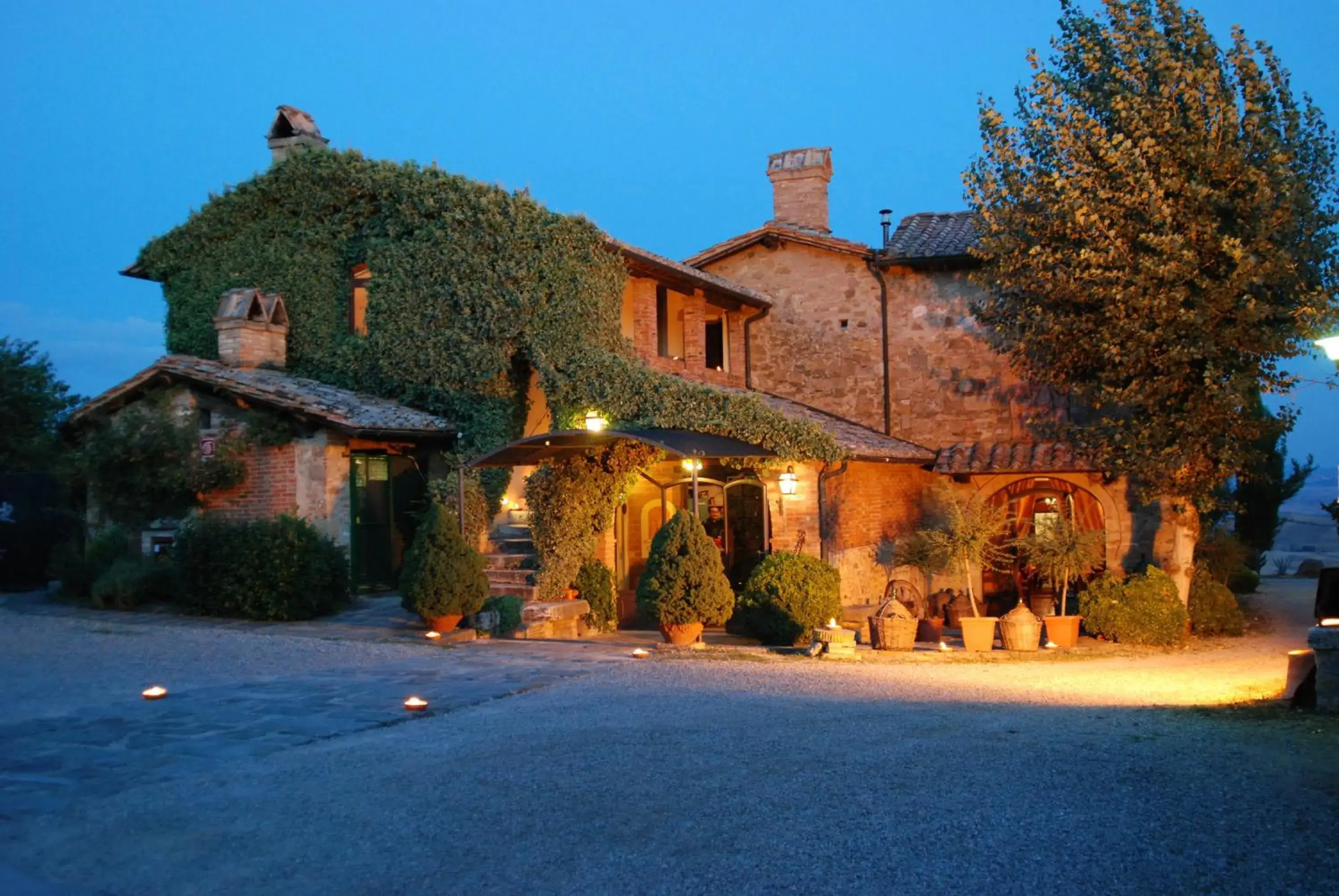 Restaurant/places to eat, Property Building in Casanova - Wellness Center La Grotta Etrusca