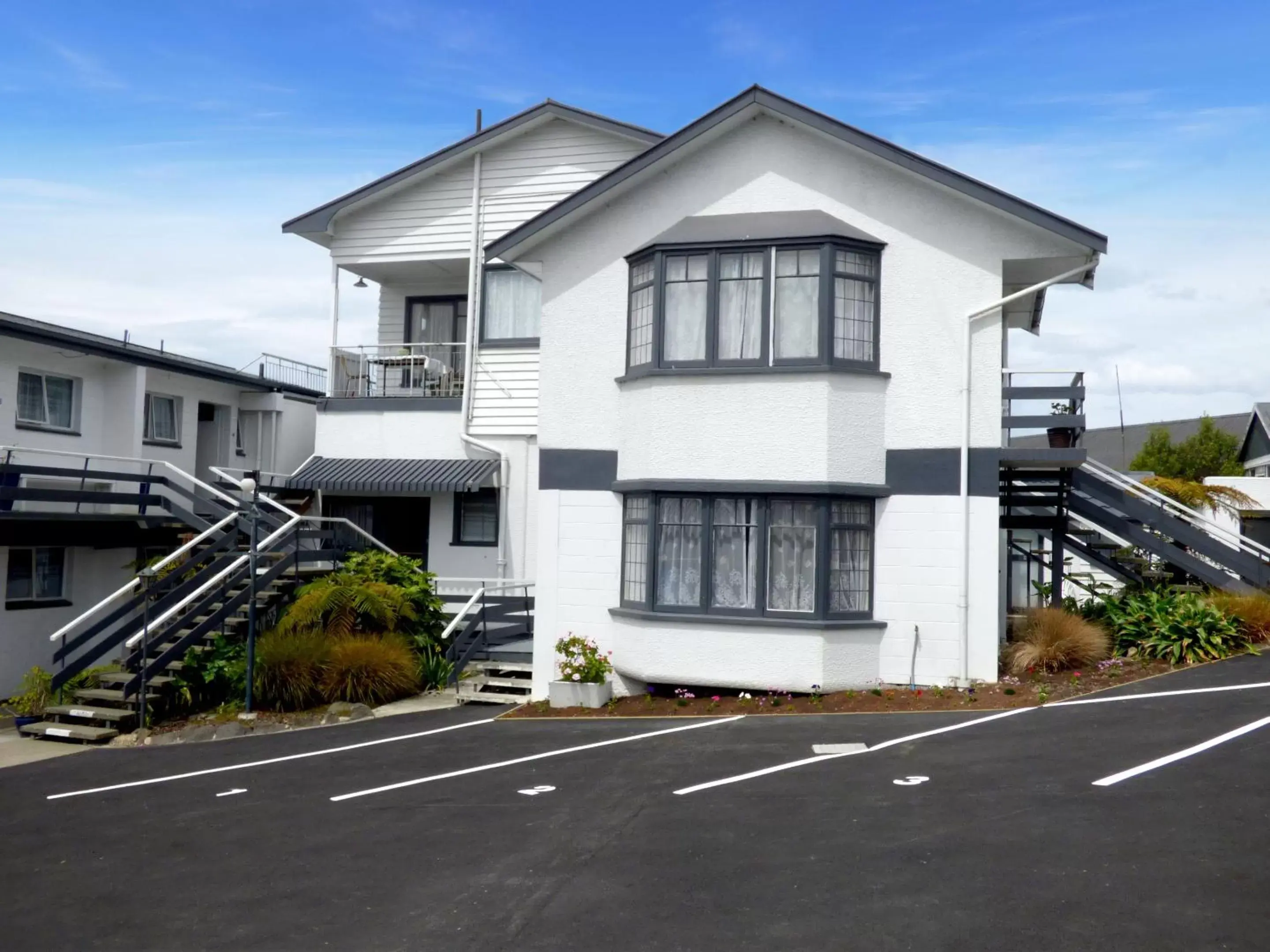 Parking, Property Building in Anchor Motel