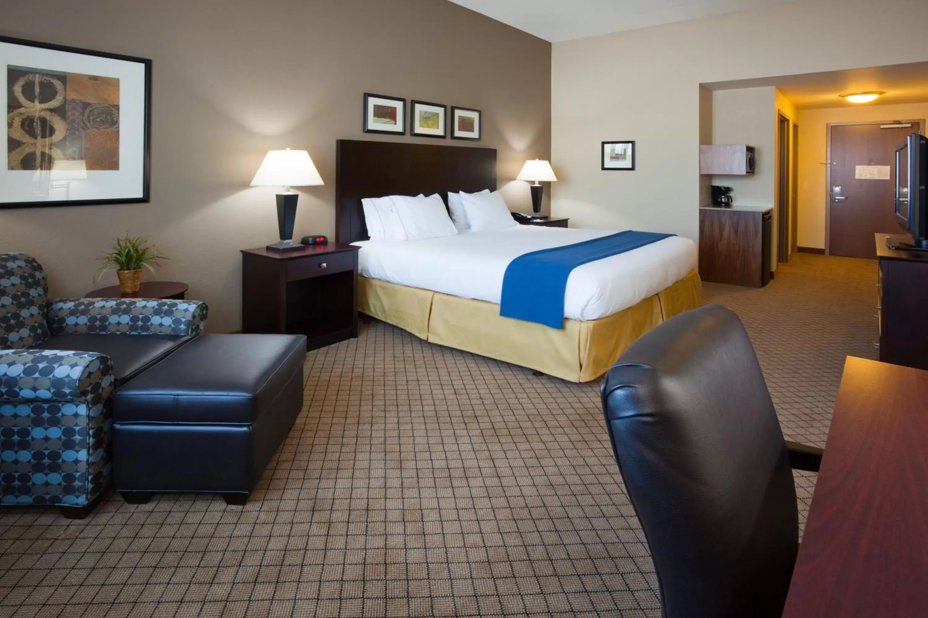 Photo of the whole room in Holiday Inn Express Hotel & Suites Mankato East, an IHG Hotel