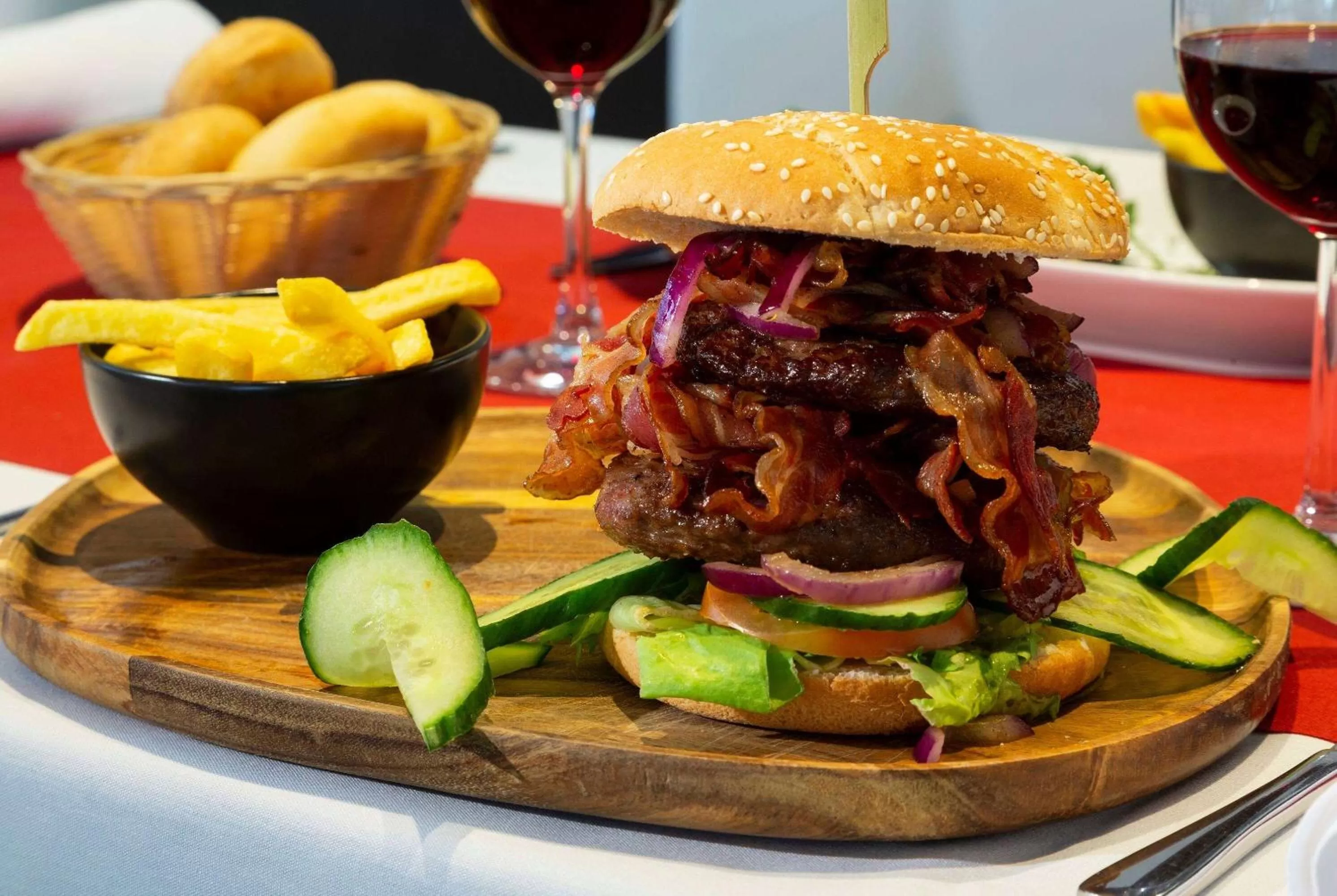 Lounge or bar, Food in Hotel Ramada Brussels Woluwe