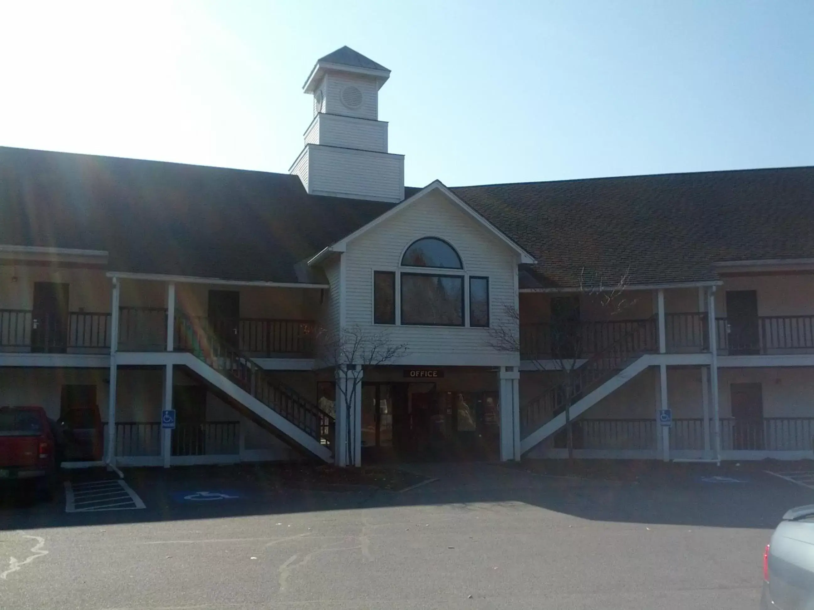 Facade/entrance, Property Building in Fairbanks Inn