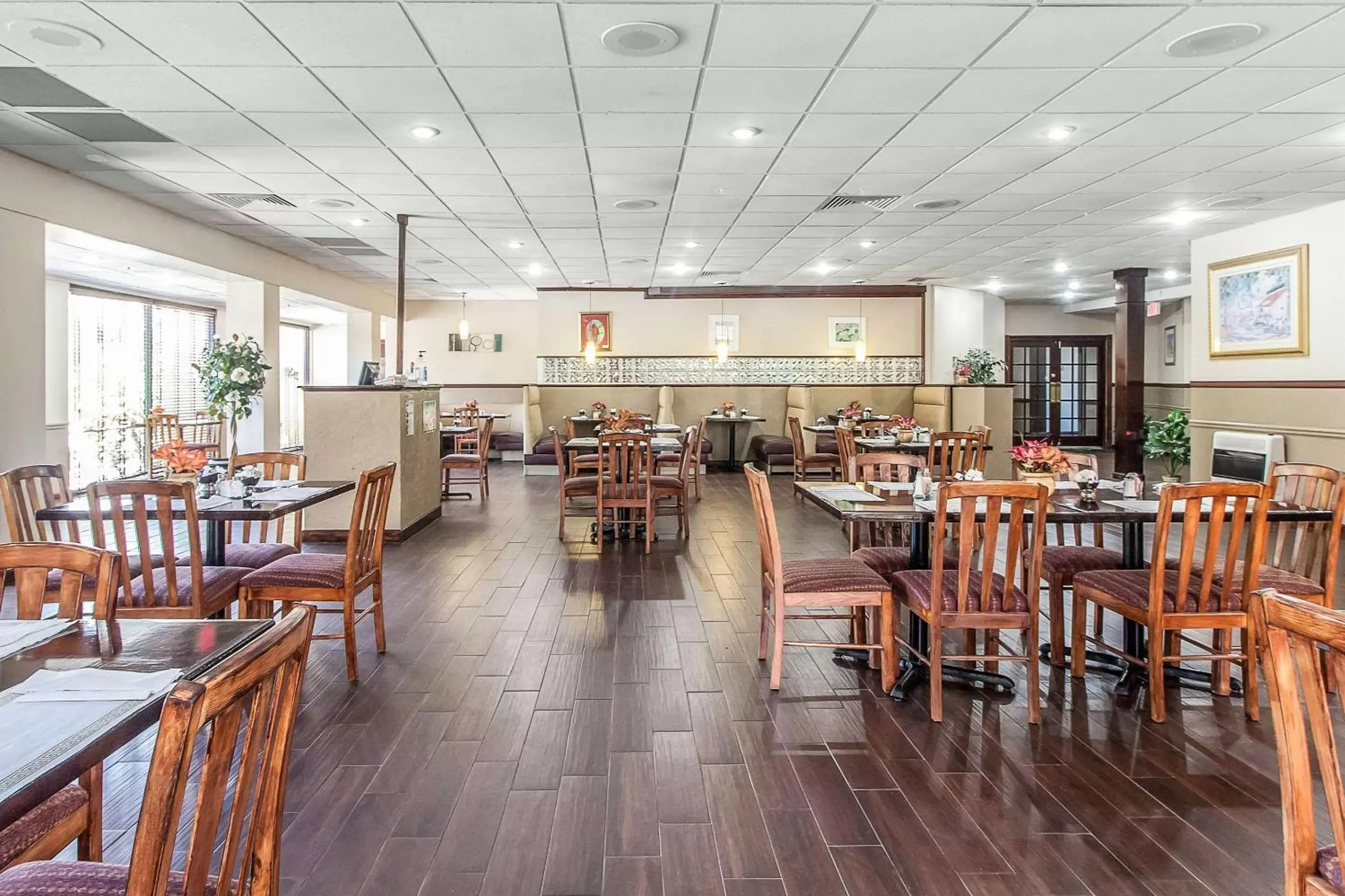 Restaurant/Places to Eat in Quality Inn and Suites Conference Center