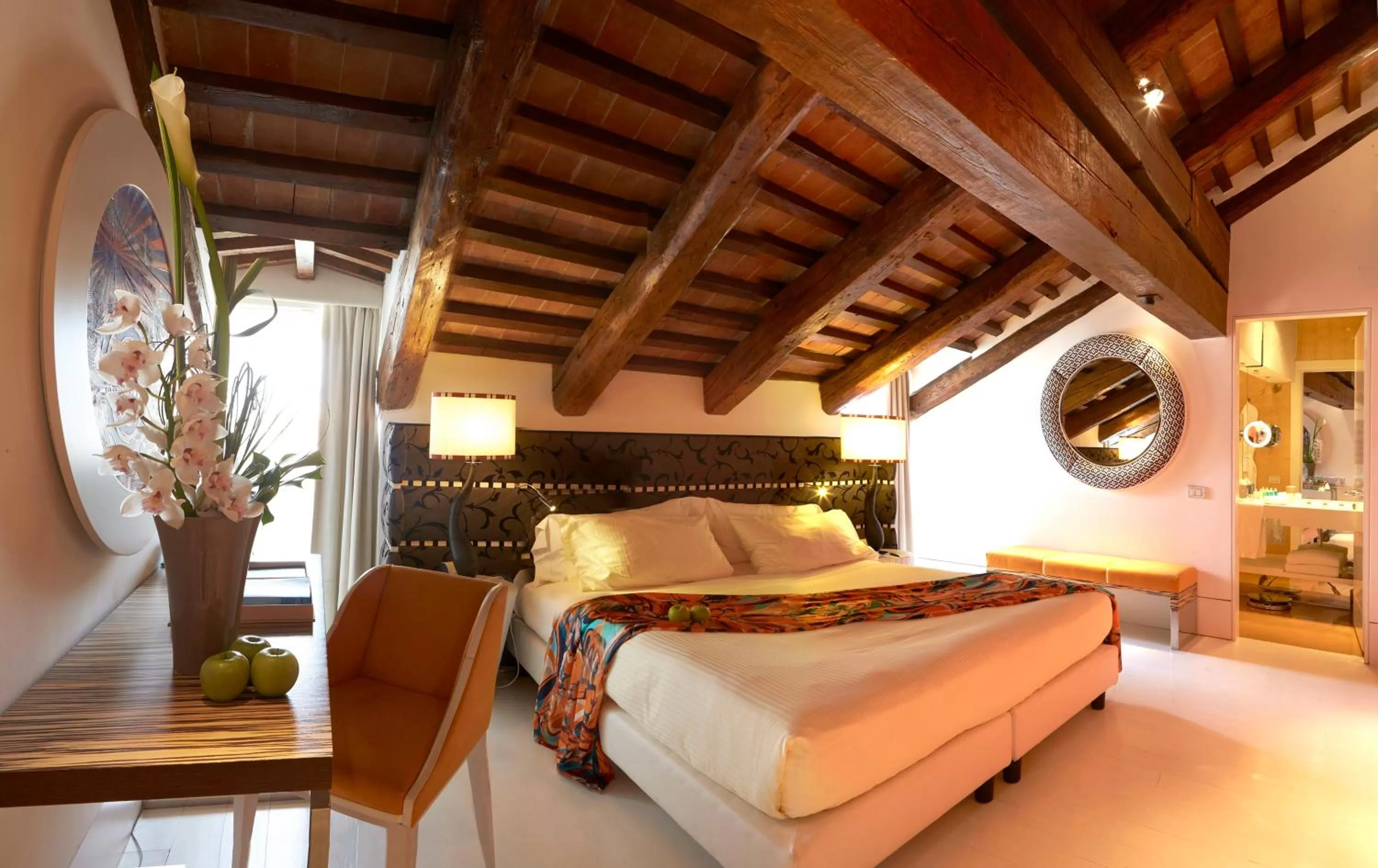 Photo of the whole room, Bed in Sina Centurion Palace