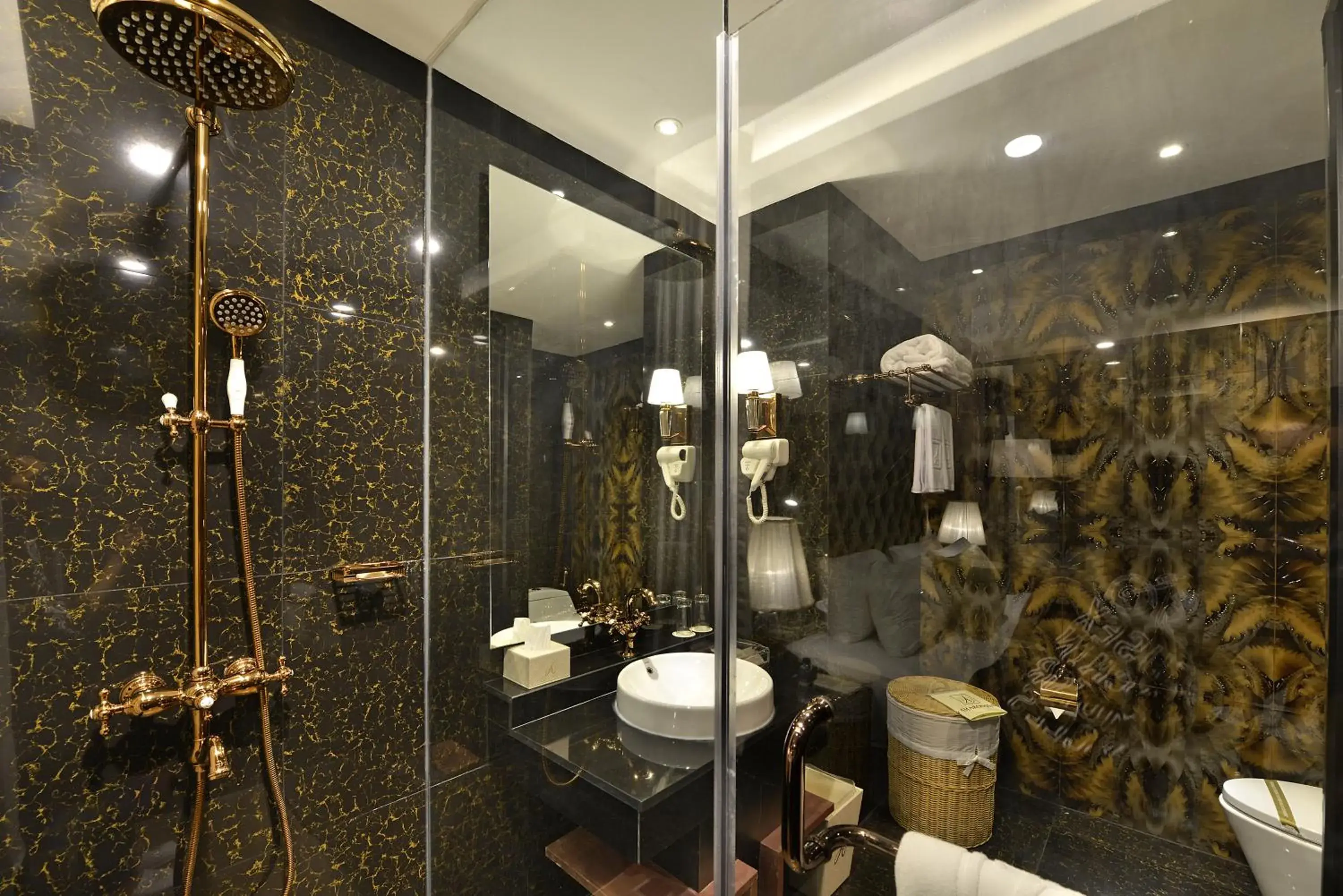 Facade/entrance, Bathroom in Amaroossa Grande Facade/entrance, Bathroom in Amaroossa Grande