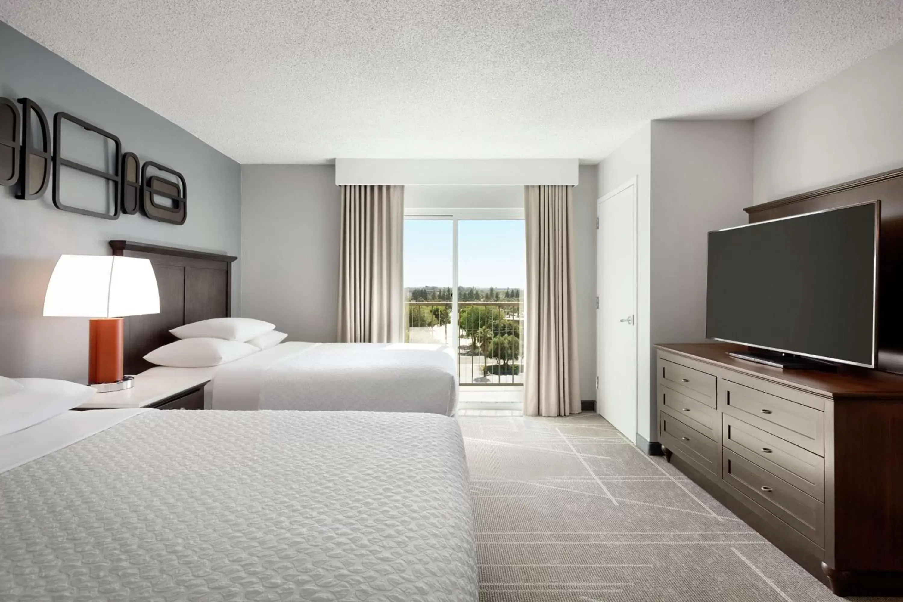 Bedroom, TV/Entertainment Center in Embassy Suites by Hilton Milpitas Silicon Valley