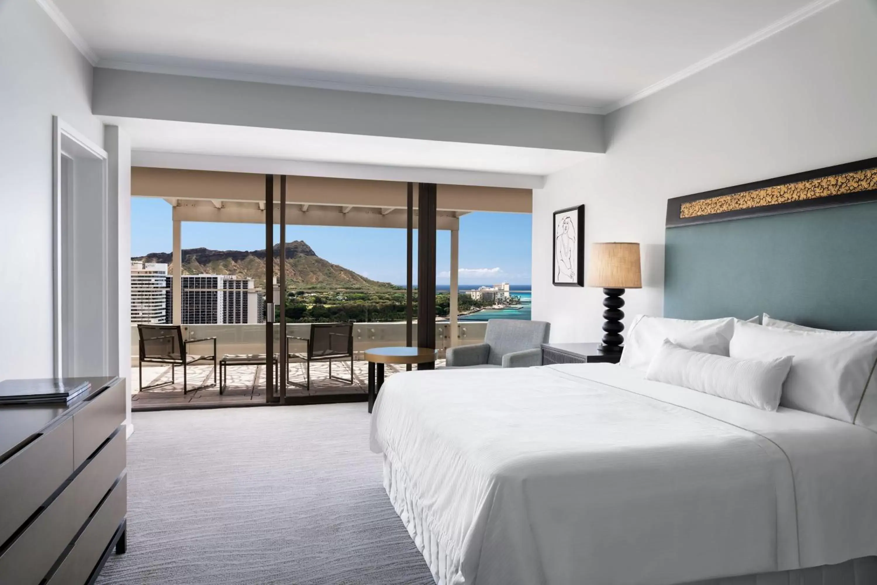 Bedroom in Moana Surfrider, A Westin Resort & Spa, Waikiki Beach