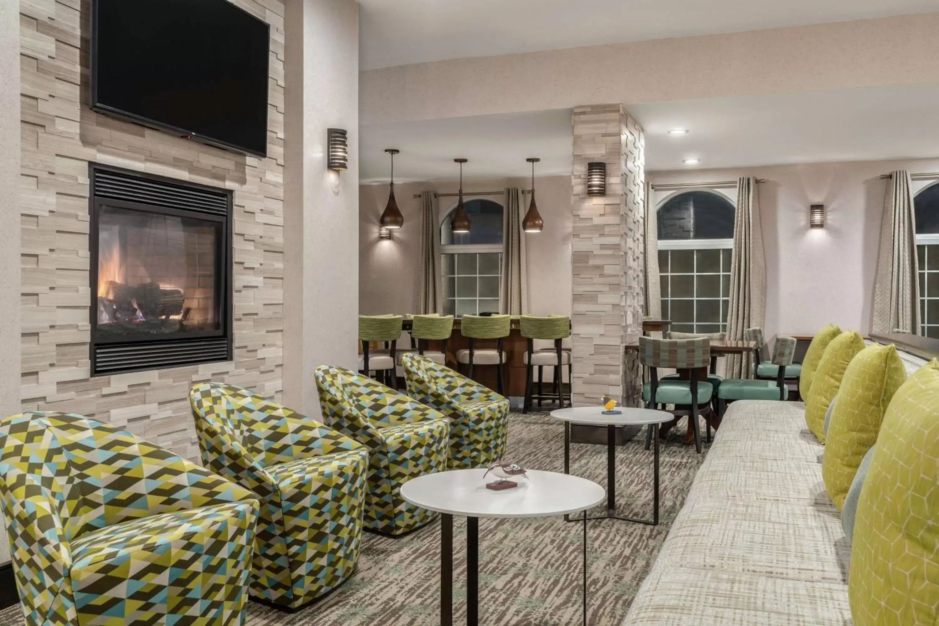 Property building, Lounge/Bar in Homewood Suites by Hilton Providence-Warwick
