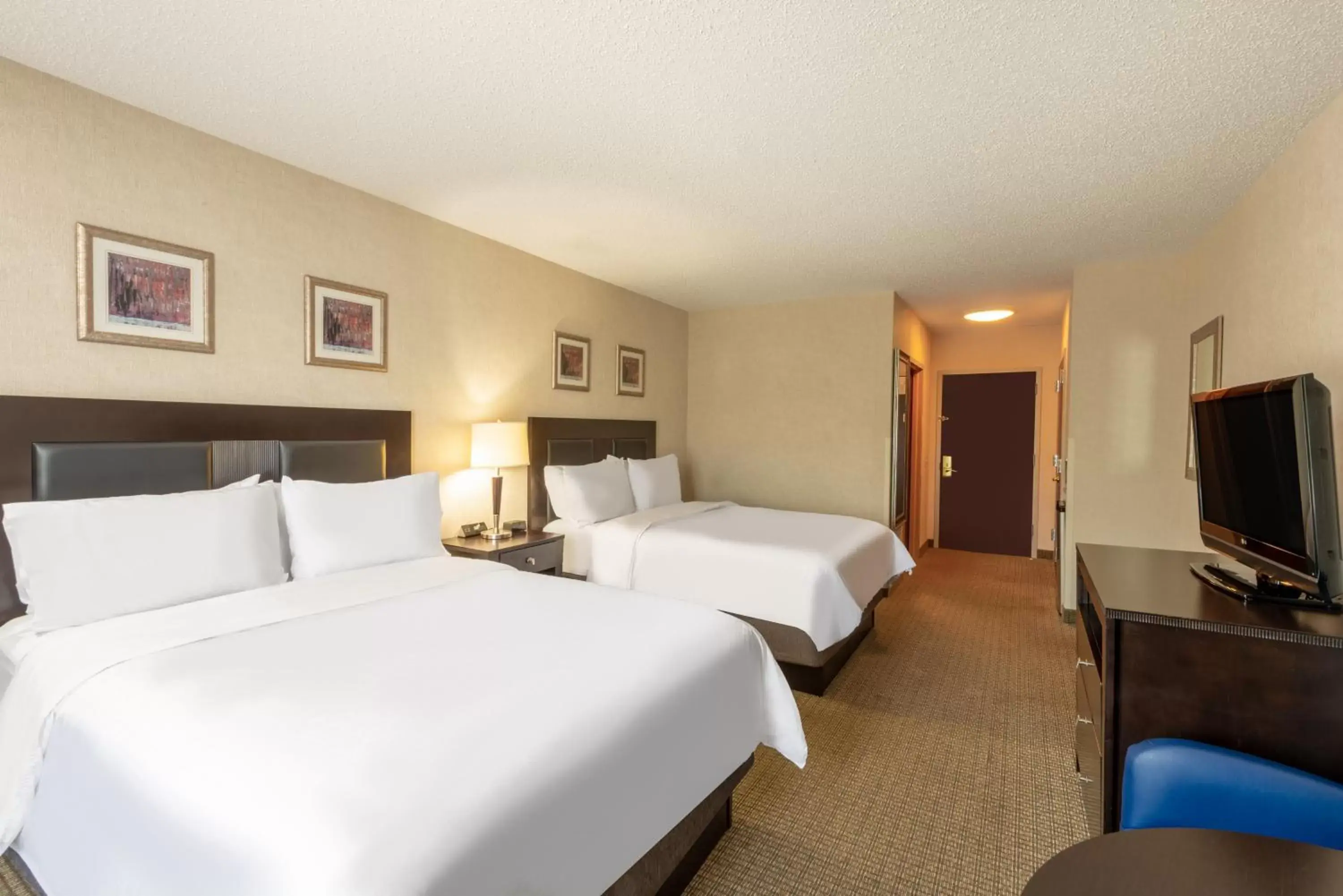 Bed in Holiday Inn Express Hotel & Suites Erie - North East, an IHG Hotel