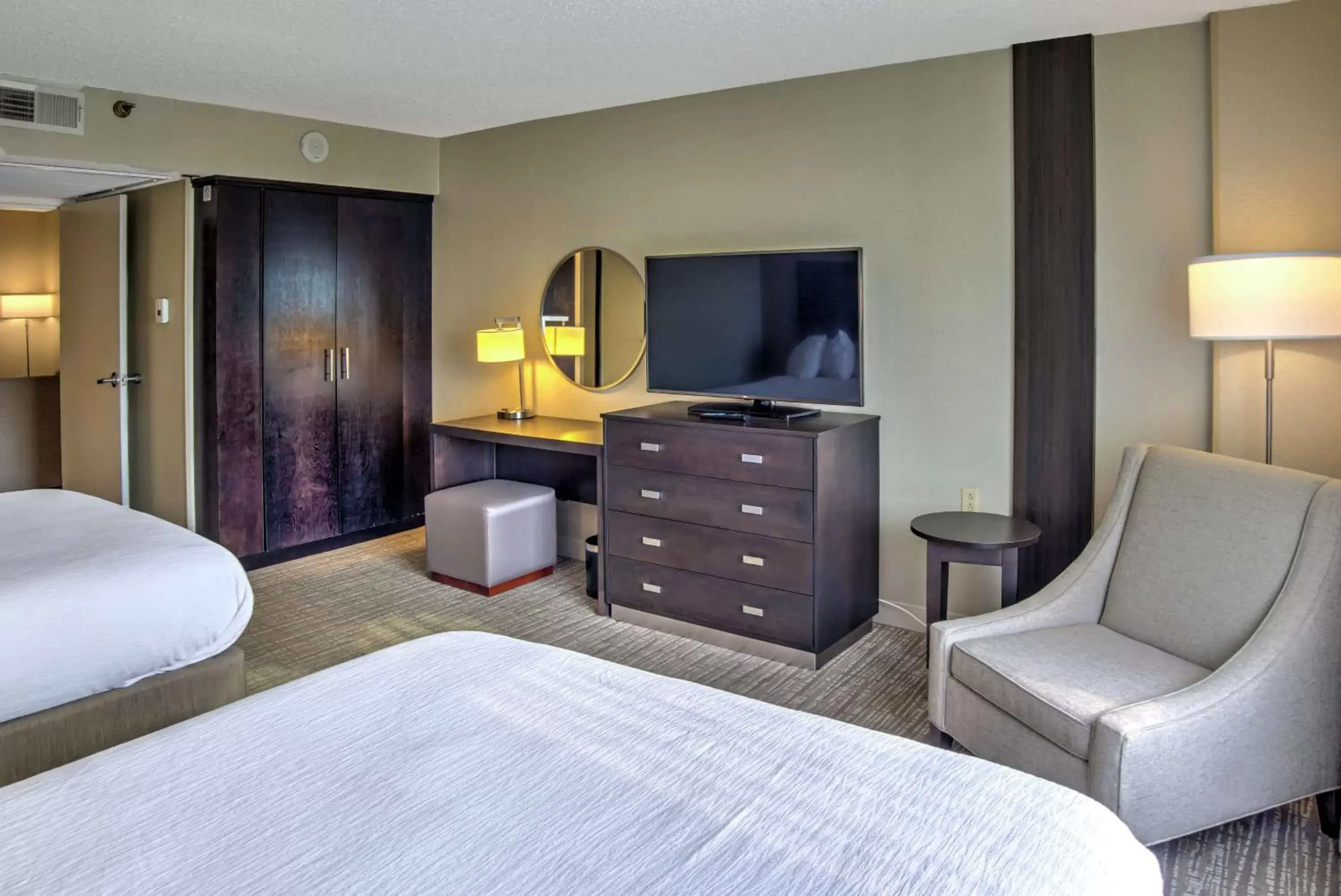 Bedroom, TV/Entertainment Center in Embassy Suites by Hilton Indianapolis North