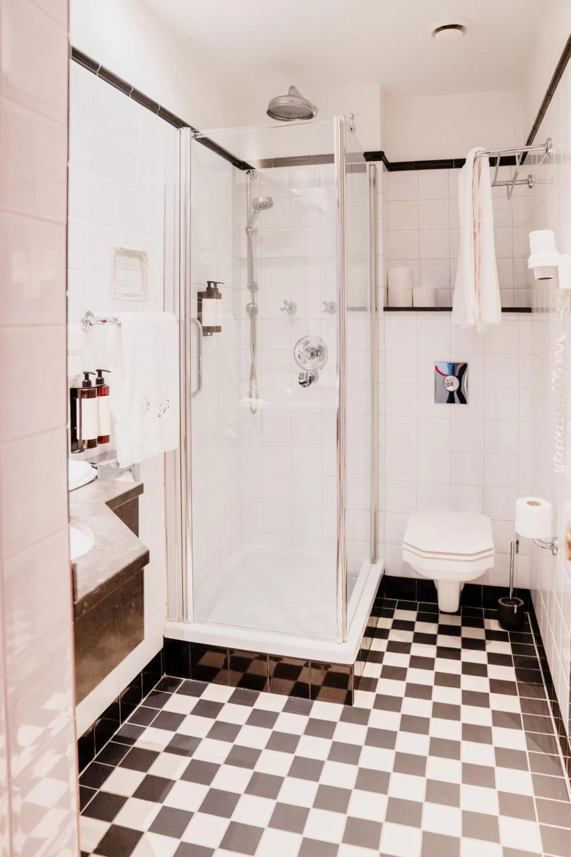 Shower in ARQ Paleis Hotel