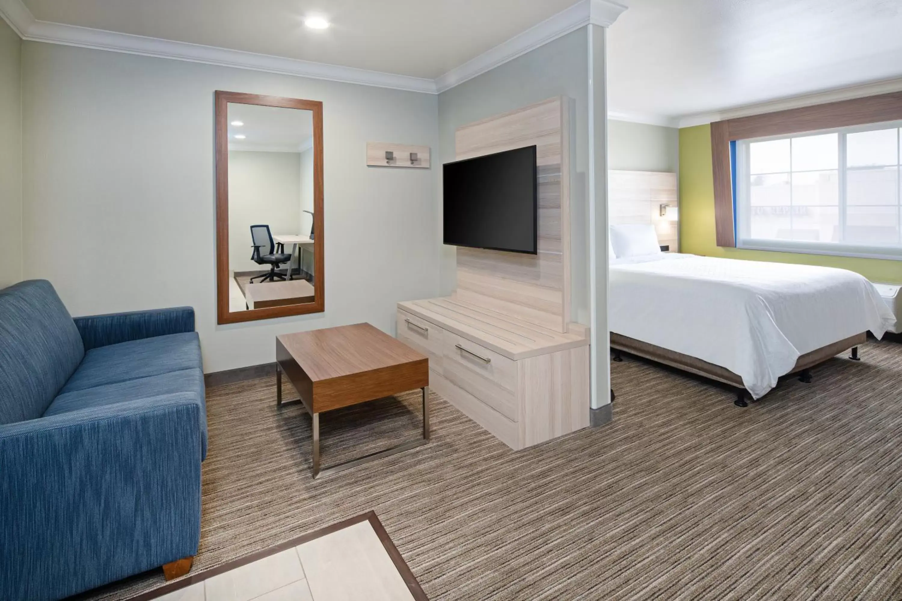 Living room, TV/Entertainment Center in Holiday Inn Express Hotel & Suites Watsonville, an IHG Hotel