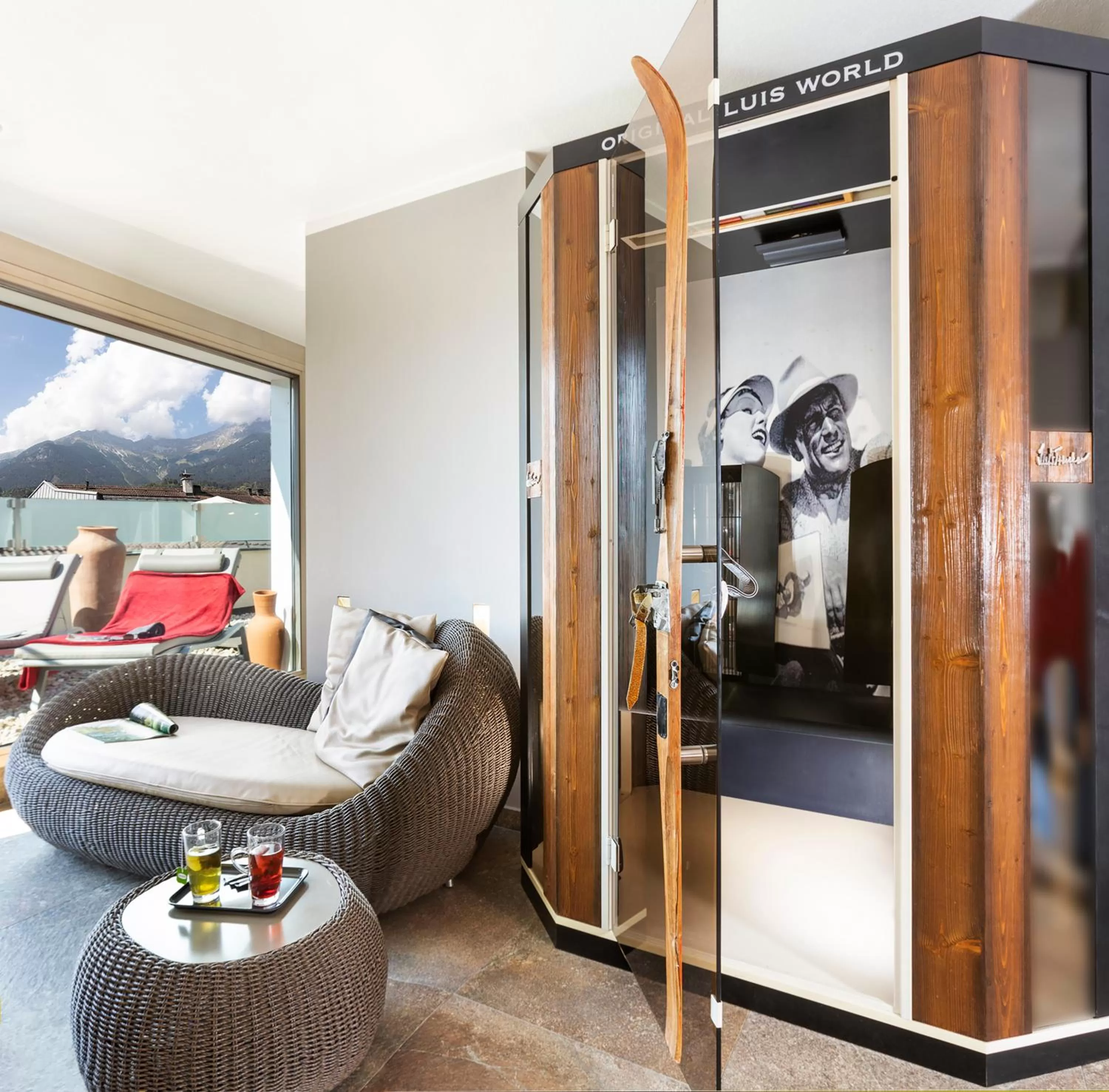 Swimming pool in Hotel Innsbruck