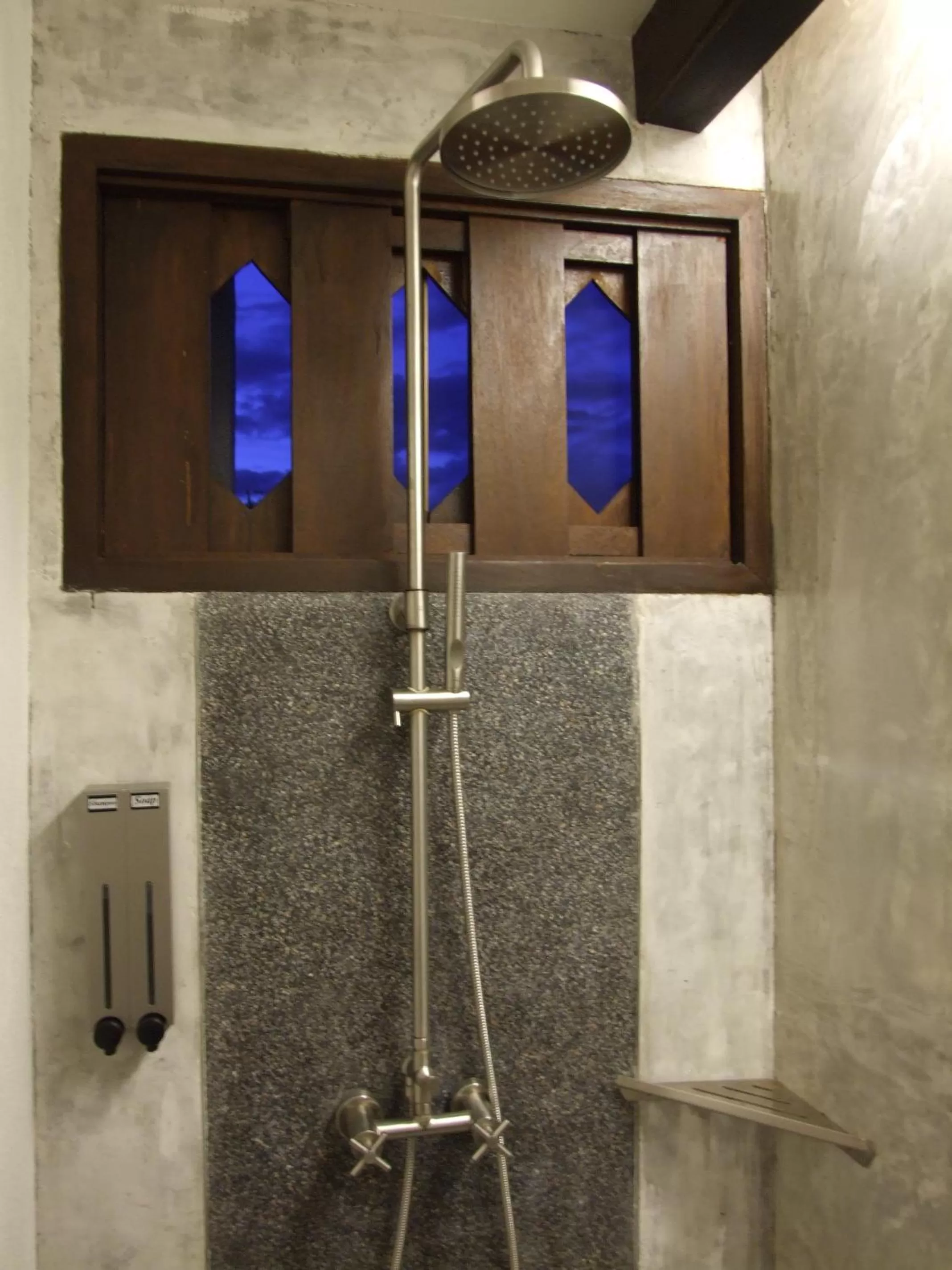 Shower in De Lanna Hotel