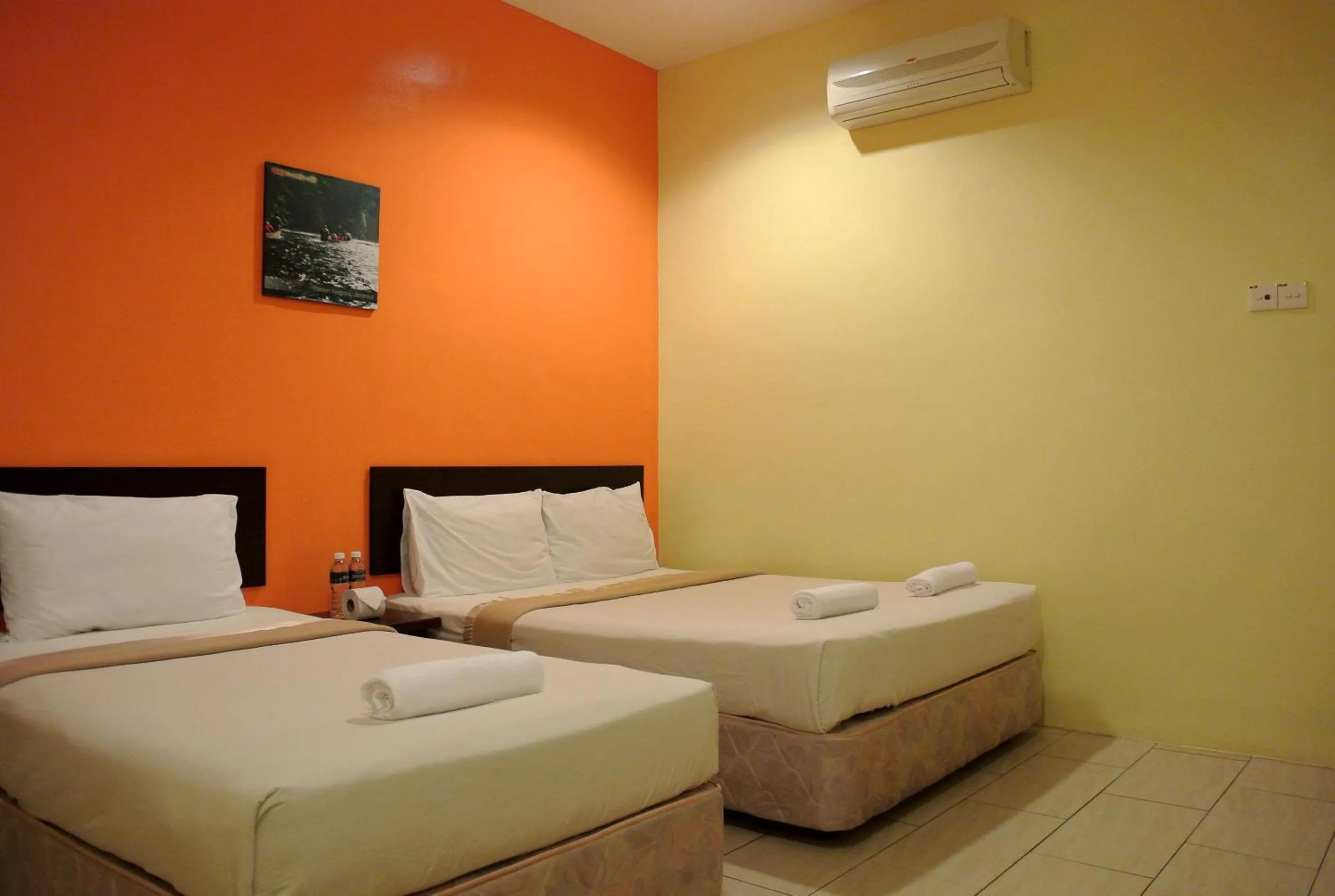 Bed in Wau Hotel & Cafe