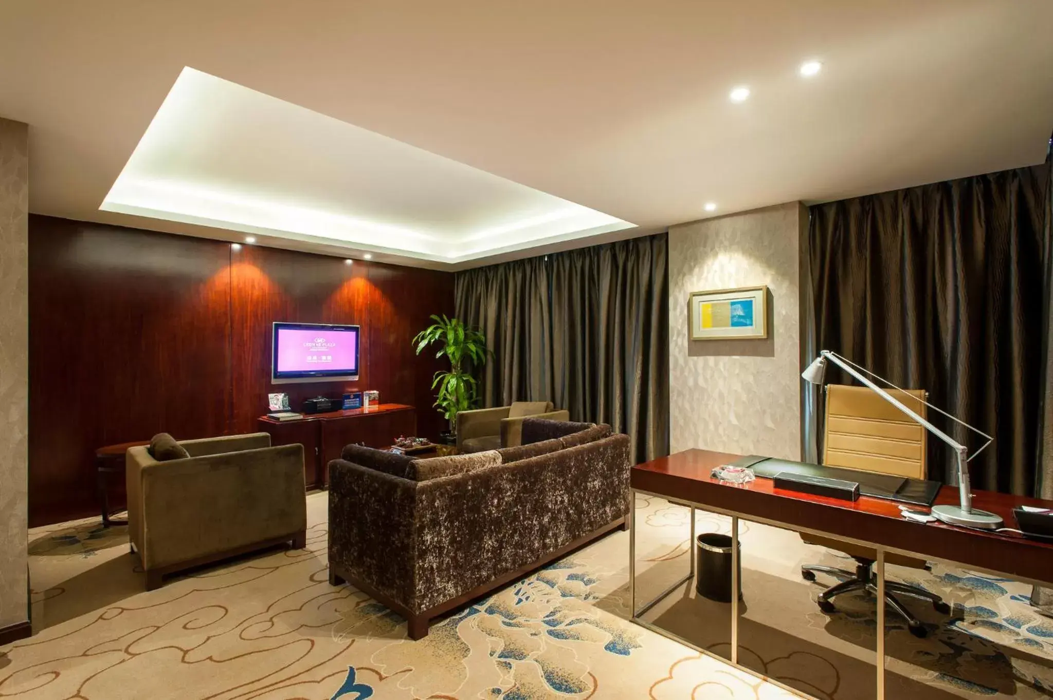 Photo of the whole room, TV/Entertainment Center in Crowne Plaza Beijing Zhongguancun, an IHG Hotel