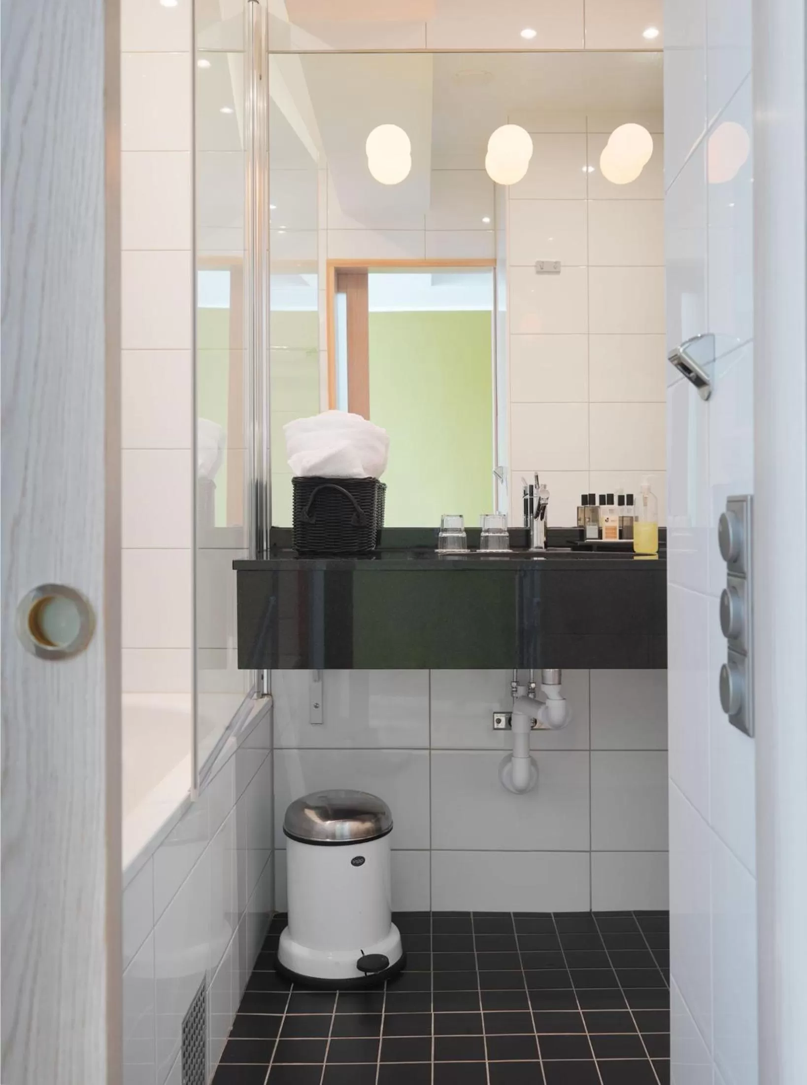 Toilet in Home Hotel Wellington