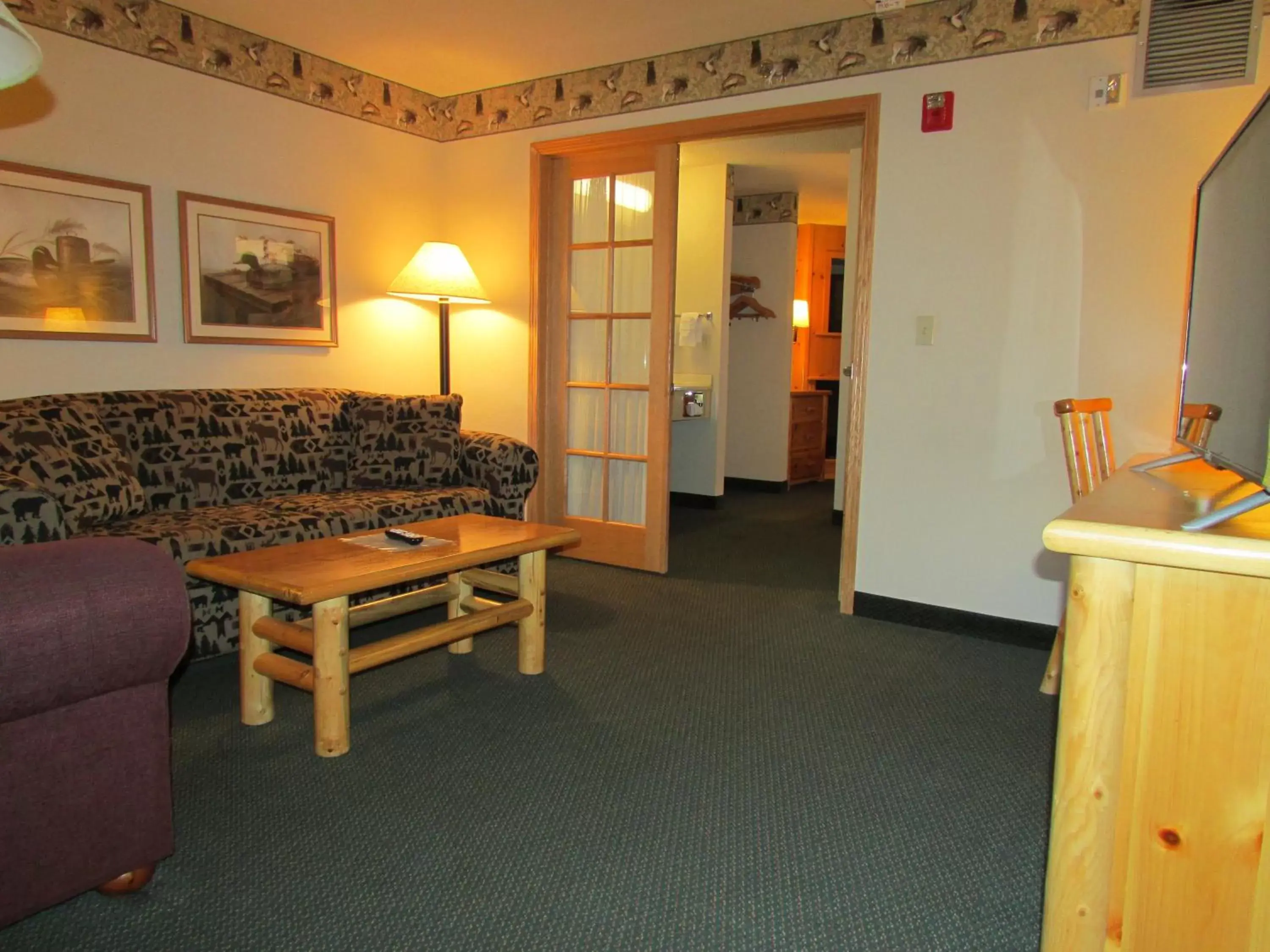 Two-Bedroom Suite with Sofa Bed in AmeriVu Inn & Suites