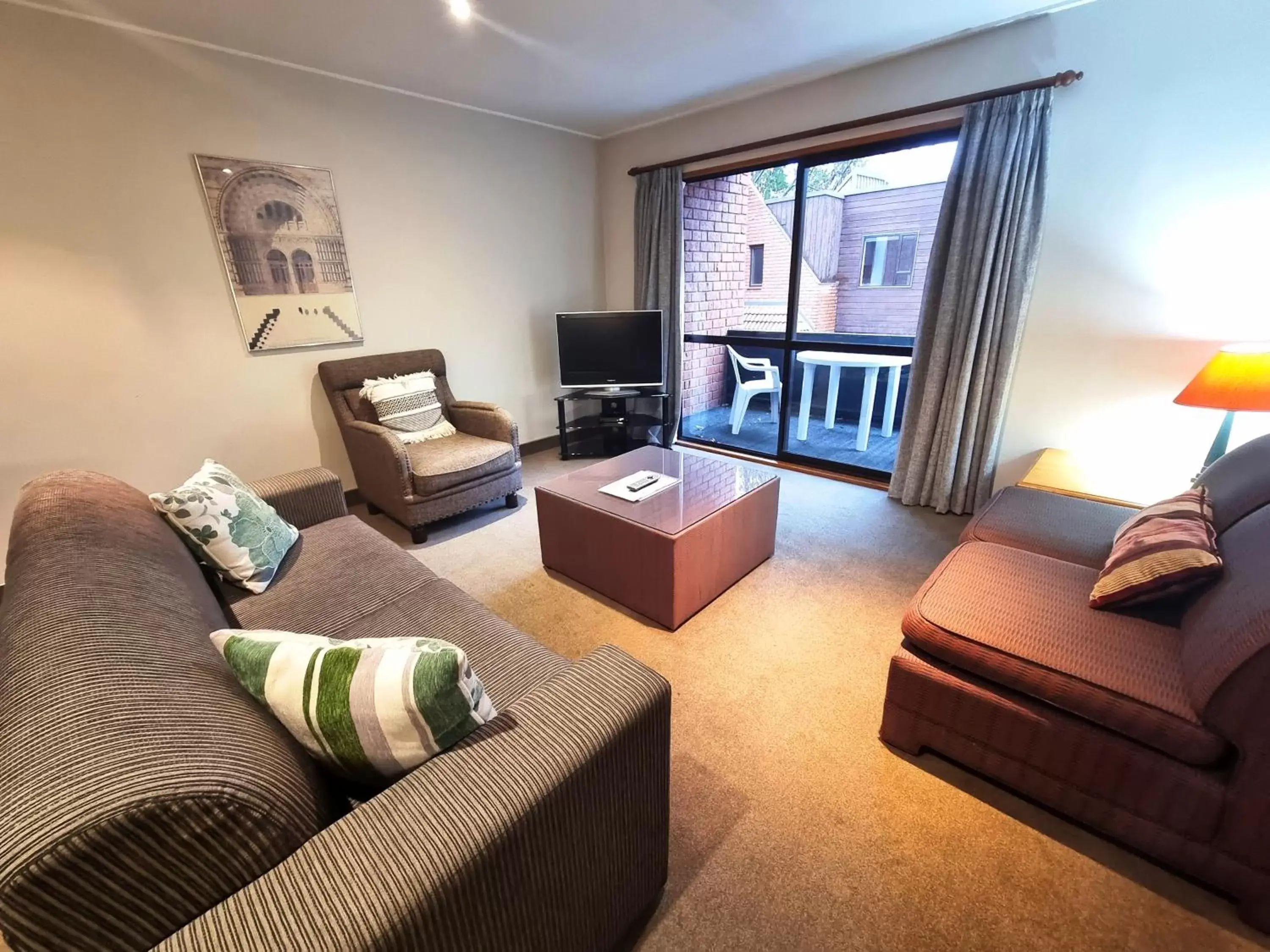 Living room, Seating Area in St James Apartments