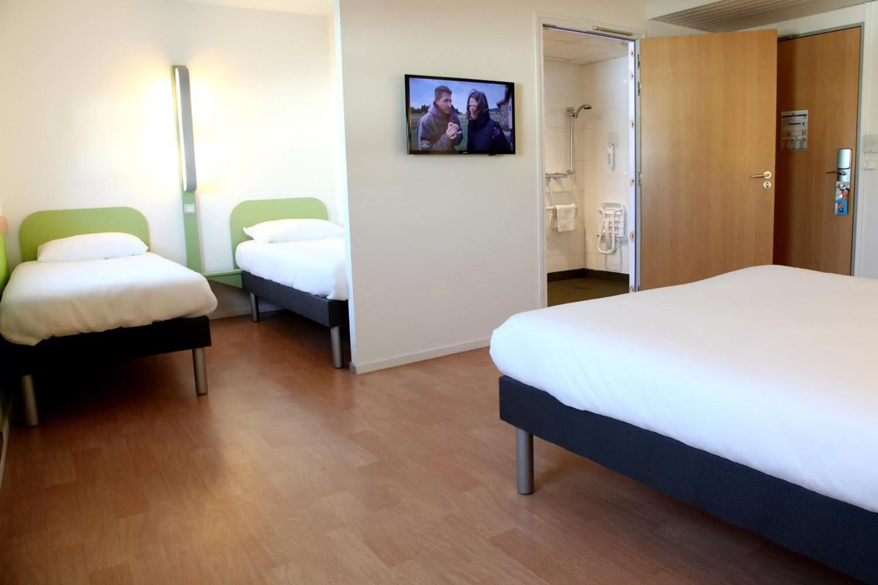 Photo of the whole room, Bed in Ibis Budget Nantes Reze Aeroport