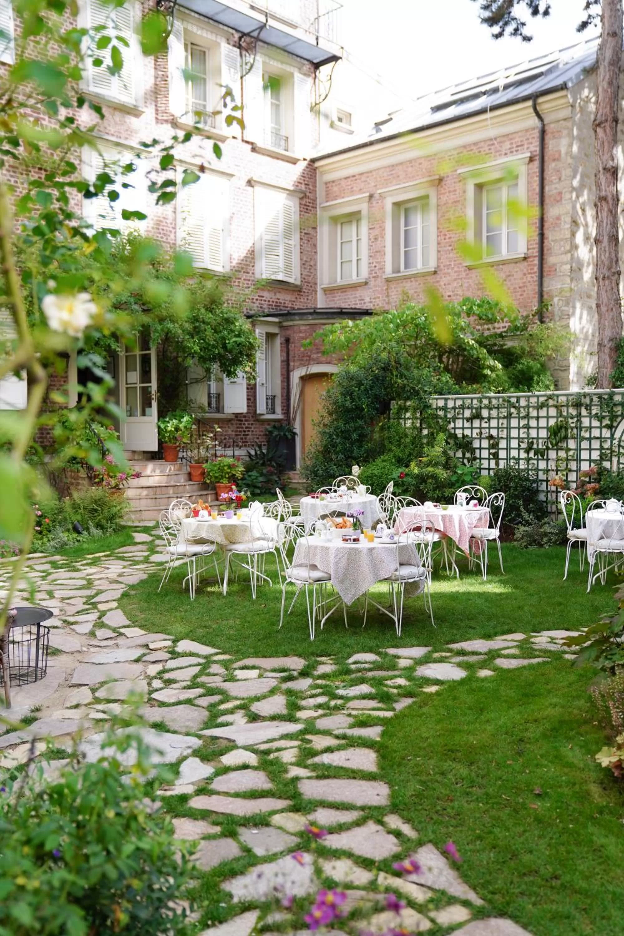 Garden in Villa Escudier Appart-hôtel