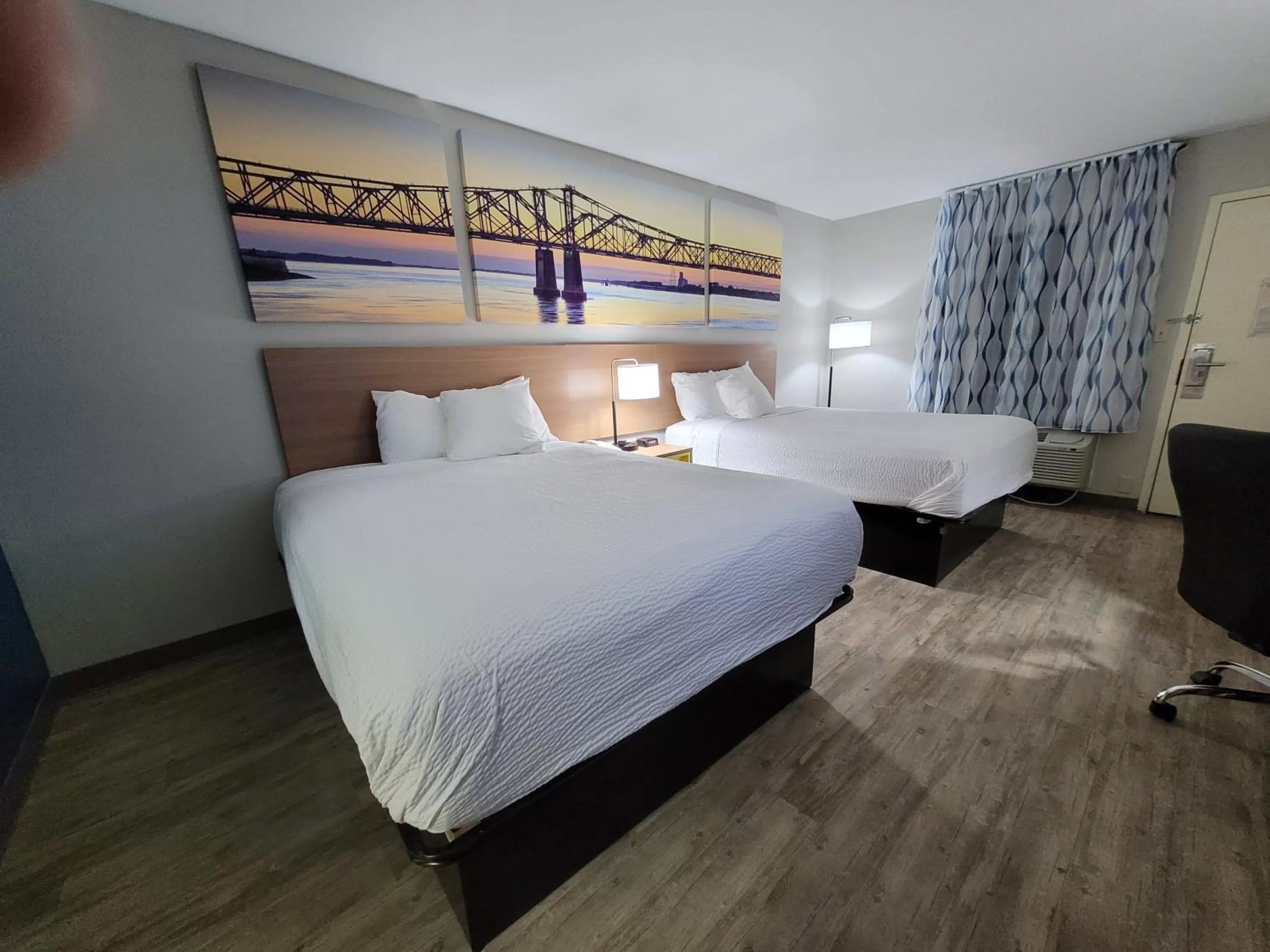 Bed in Days Inn by Wyndham Biscoe