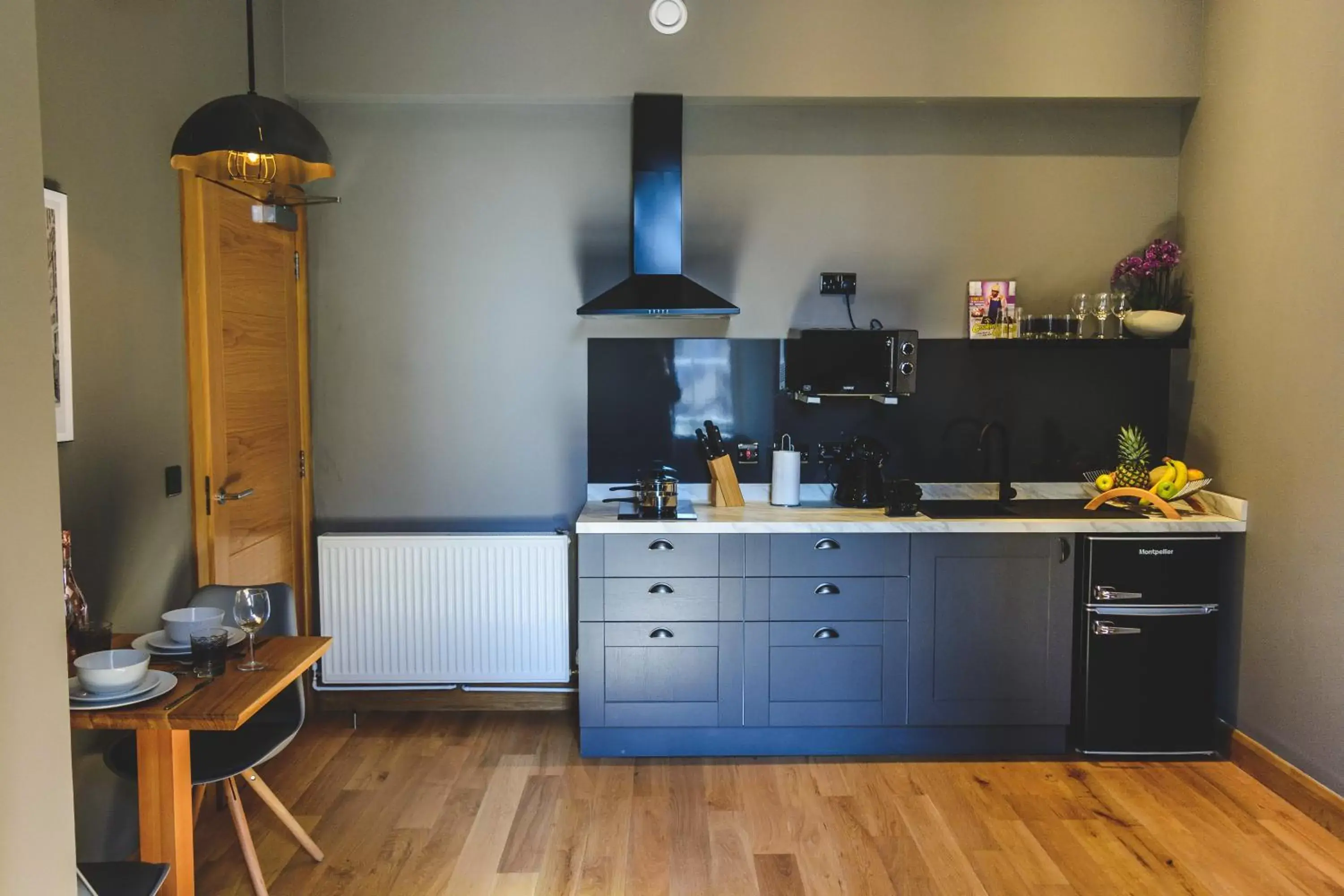 Photo of the whole room, Kitchen/Kitchenette in MONO Suites Old Town