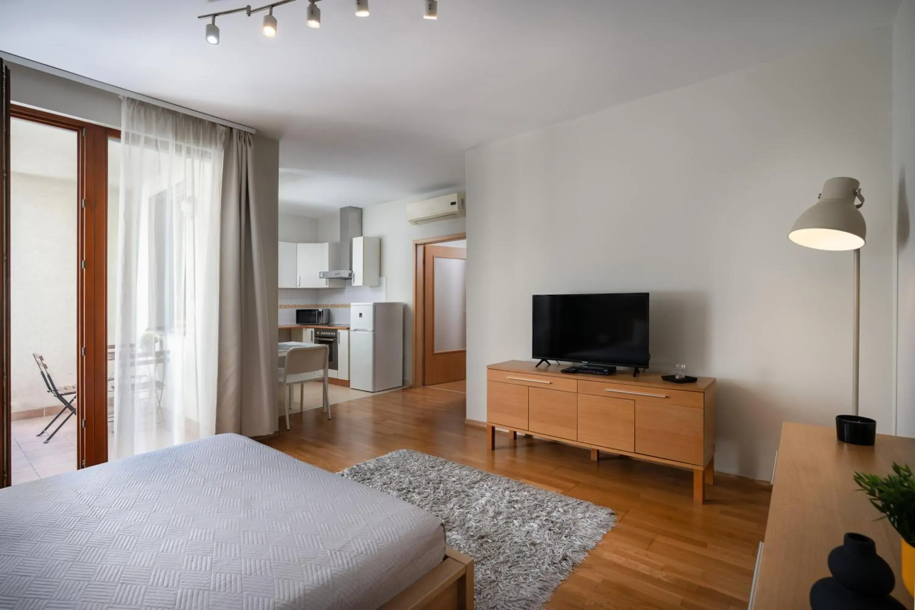TV and multimedia, Bed in Central Passage Budapest Apartments