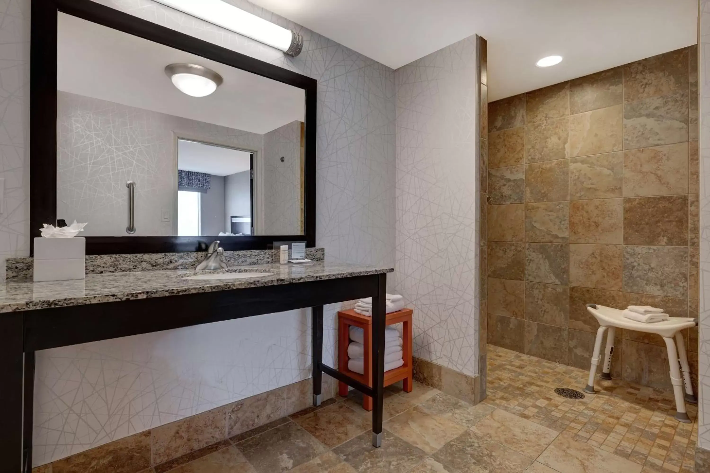 Bathroom in Hampton Inn & Suites Seattle/Federal Way