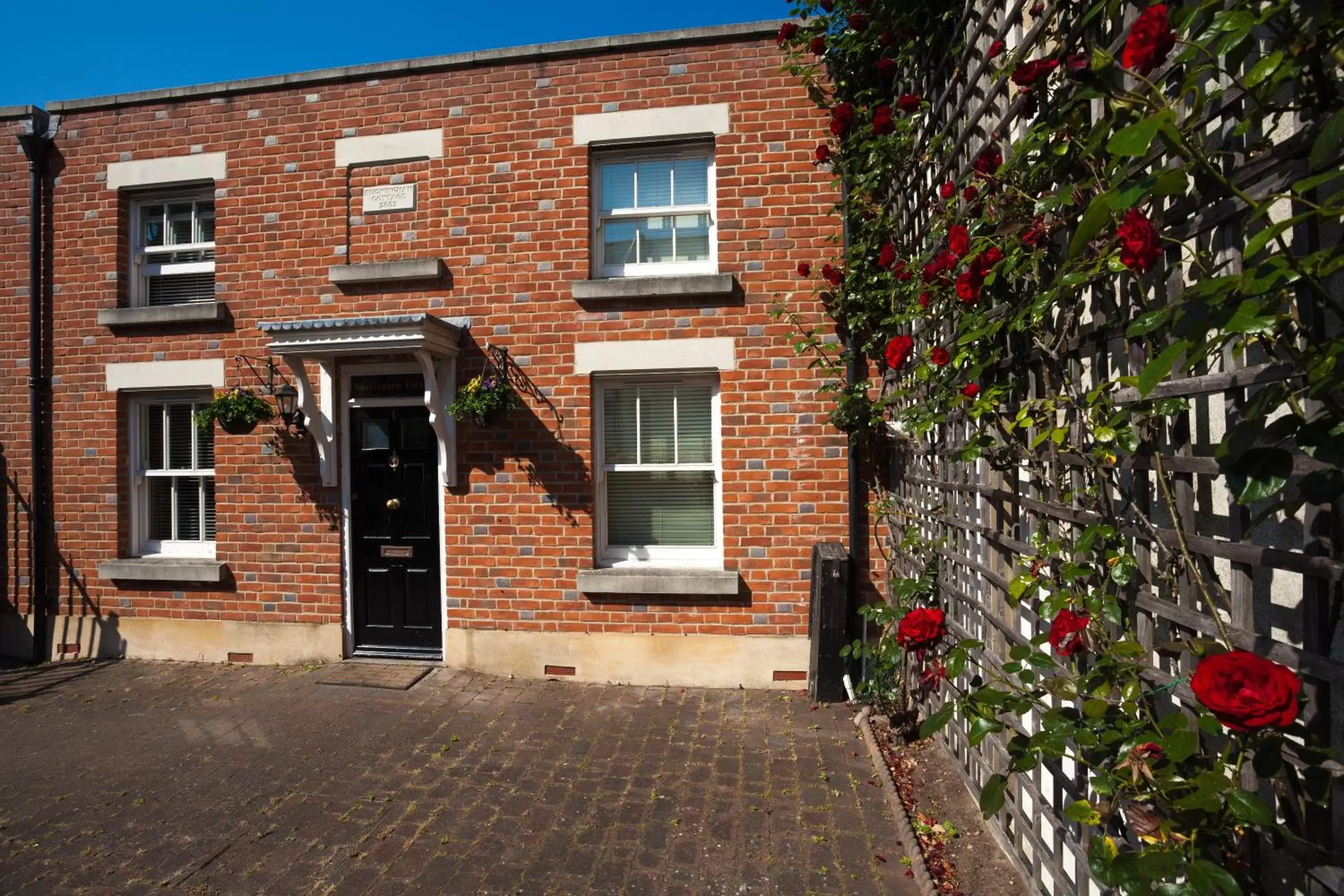 Facade/entrance, Property Building in Duke of Buckingham