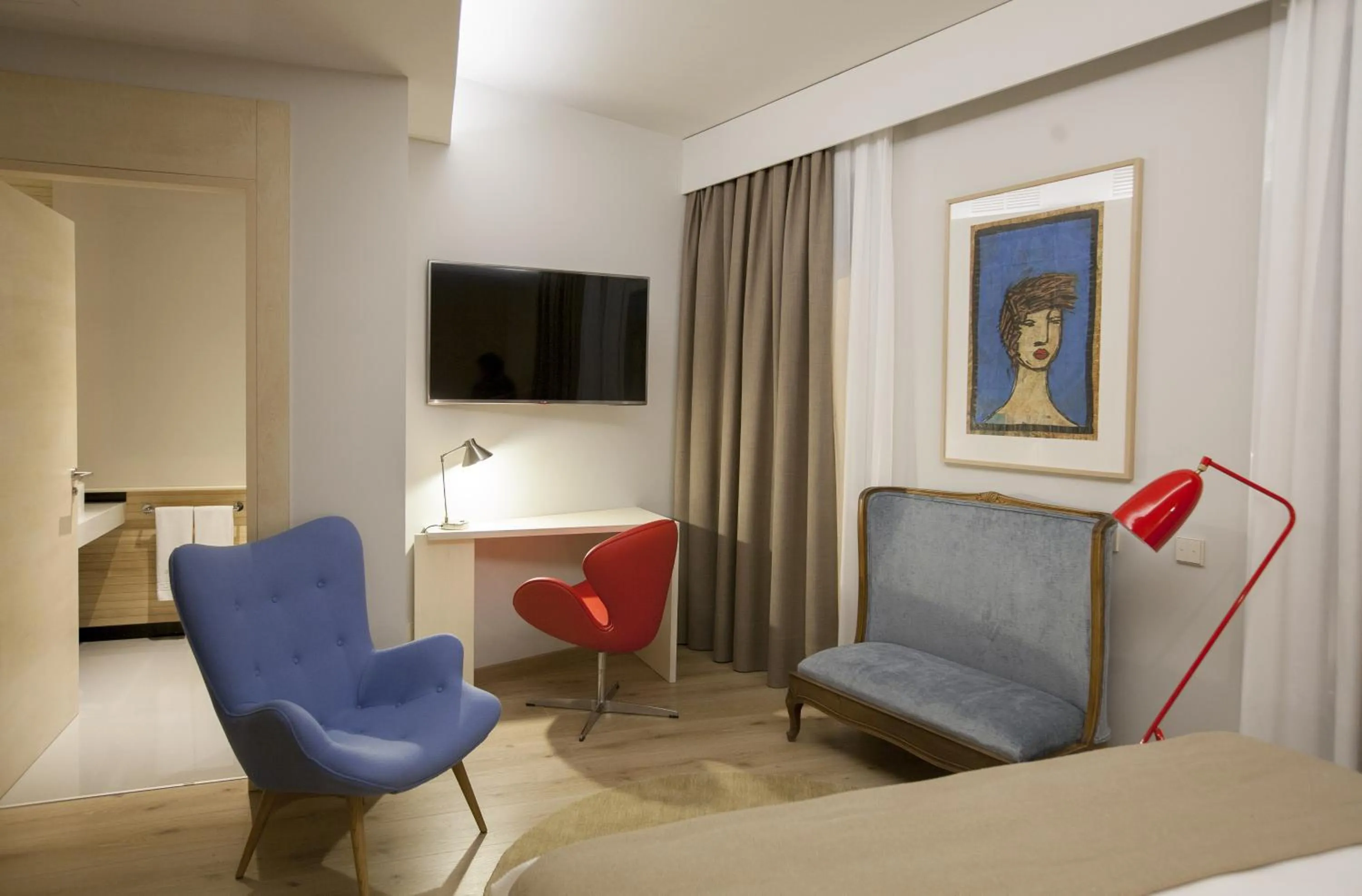 TV and multimedia in San Gil Plaza Hotel