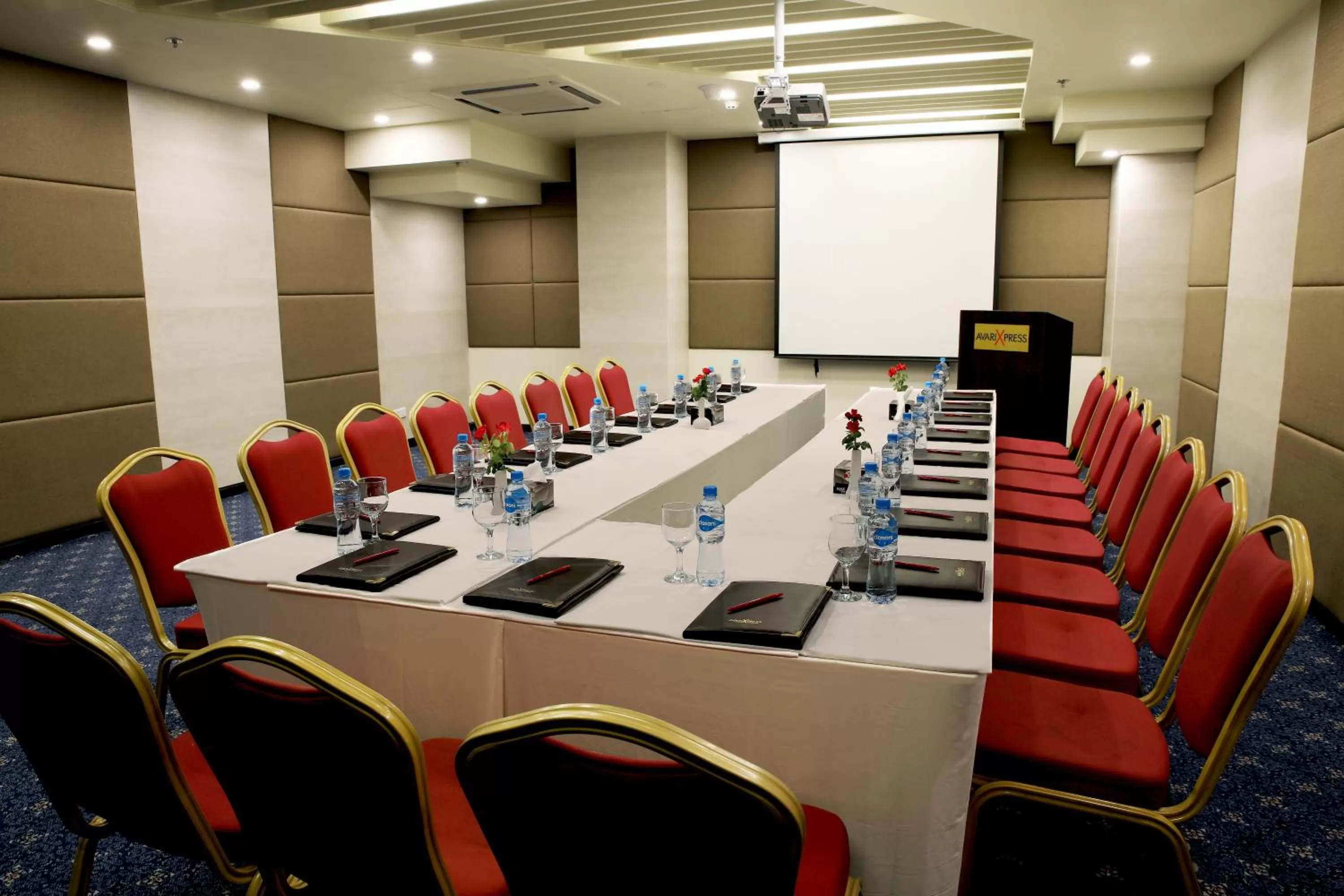 Meeting/conference room in Avari Xpress Multan
