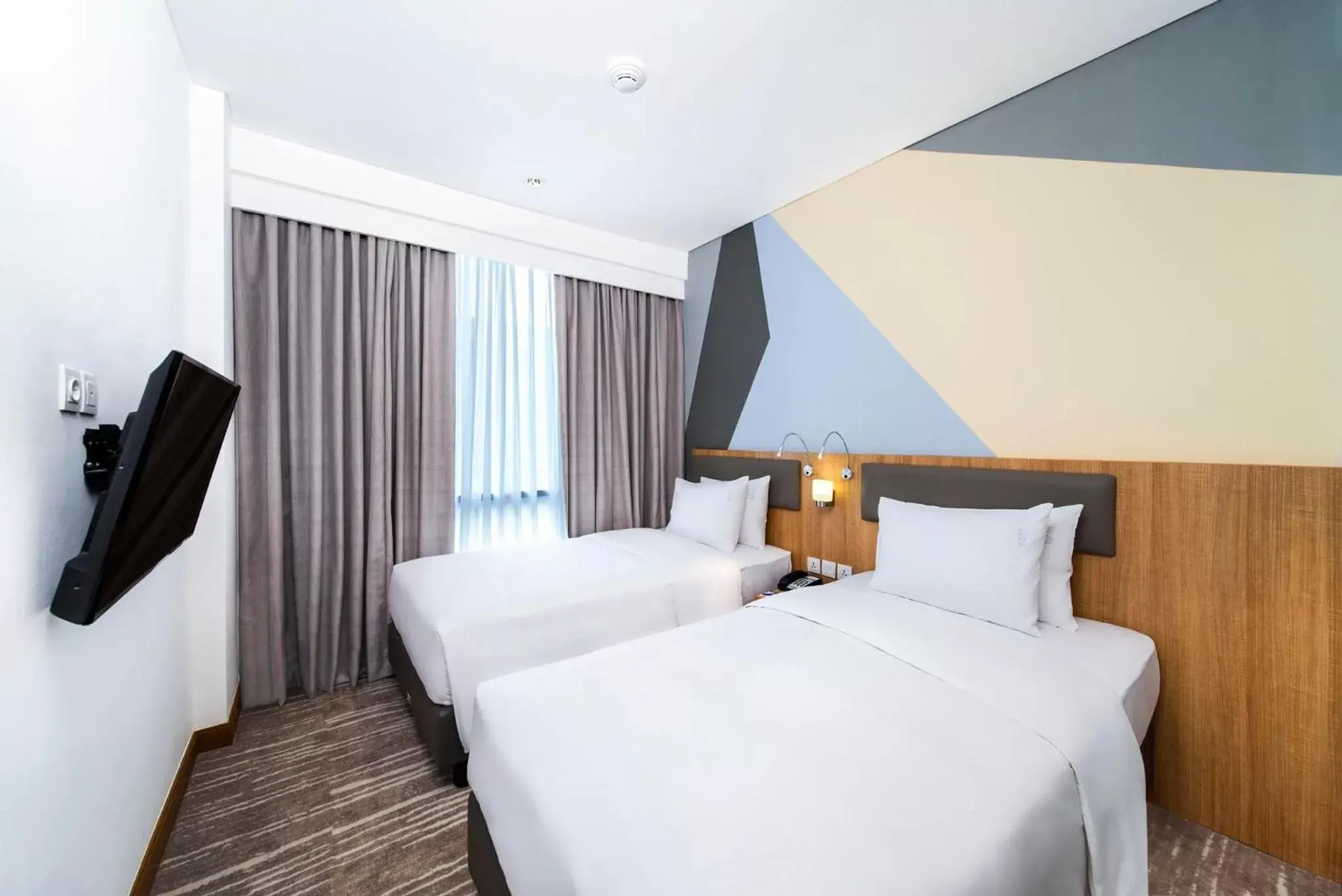 Photo of the whole room, Bed in Holiday Inn Express Jakarta Matraman, an IHG Hotel
