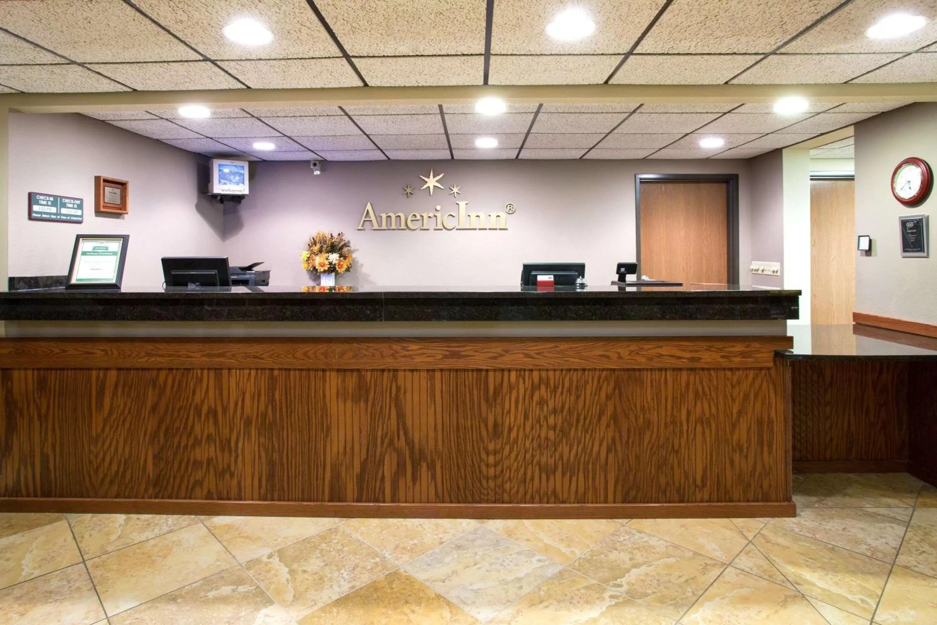 Lobby or reception in AmericInn by Wyndham New London