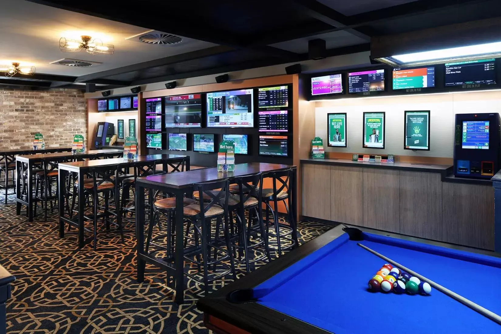 Lounge or bar, Billiards in Harrigan's Hunter Valley