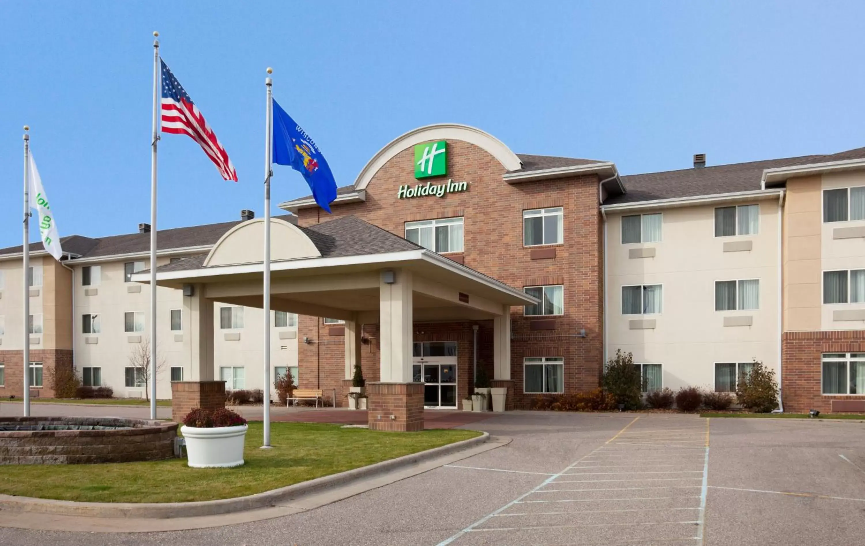 Property Building in Holiday Inn Conference Center Marshfield, an IHG Hotel