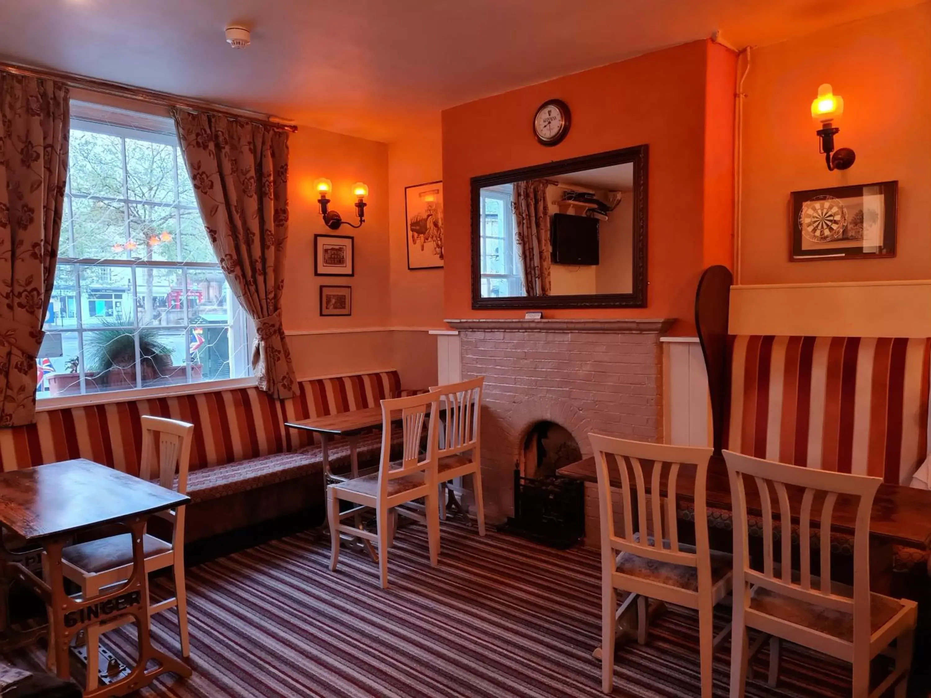 Restaurant/Places to Eat in The Pelican Inn