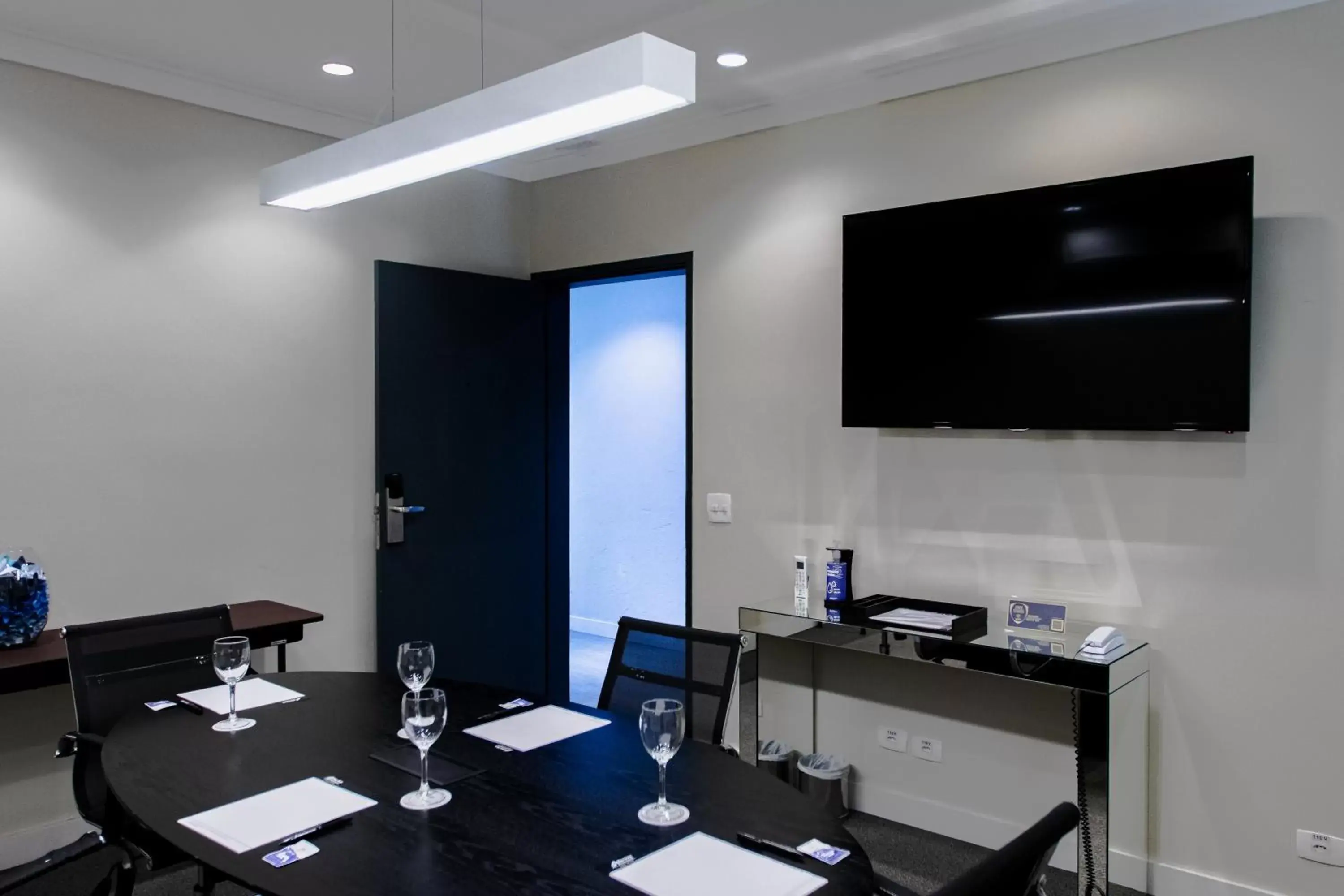 Meeting/conference room, TV/Entertainment Center in Blue Tree Premium Paulista