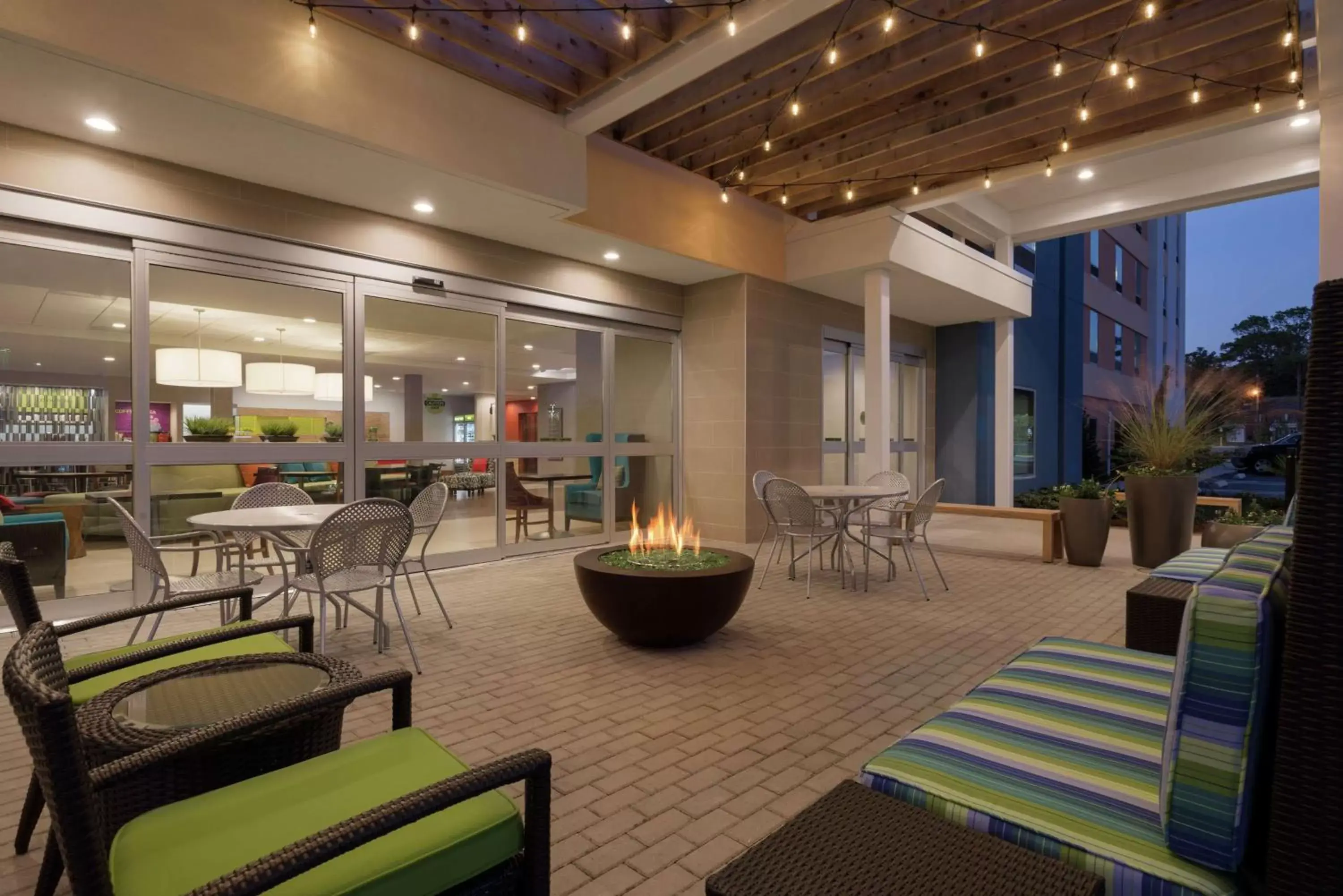 Property building, Restaurant/Places to Eat in Home2 Suites by Hilton Tallahassee State Capitol
