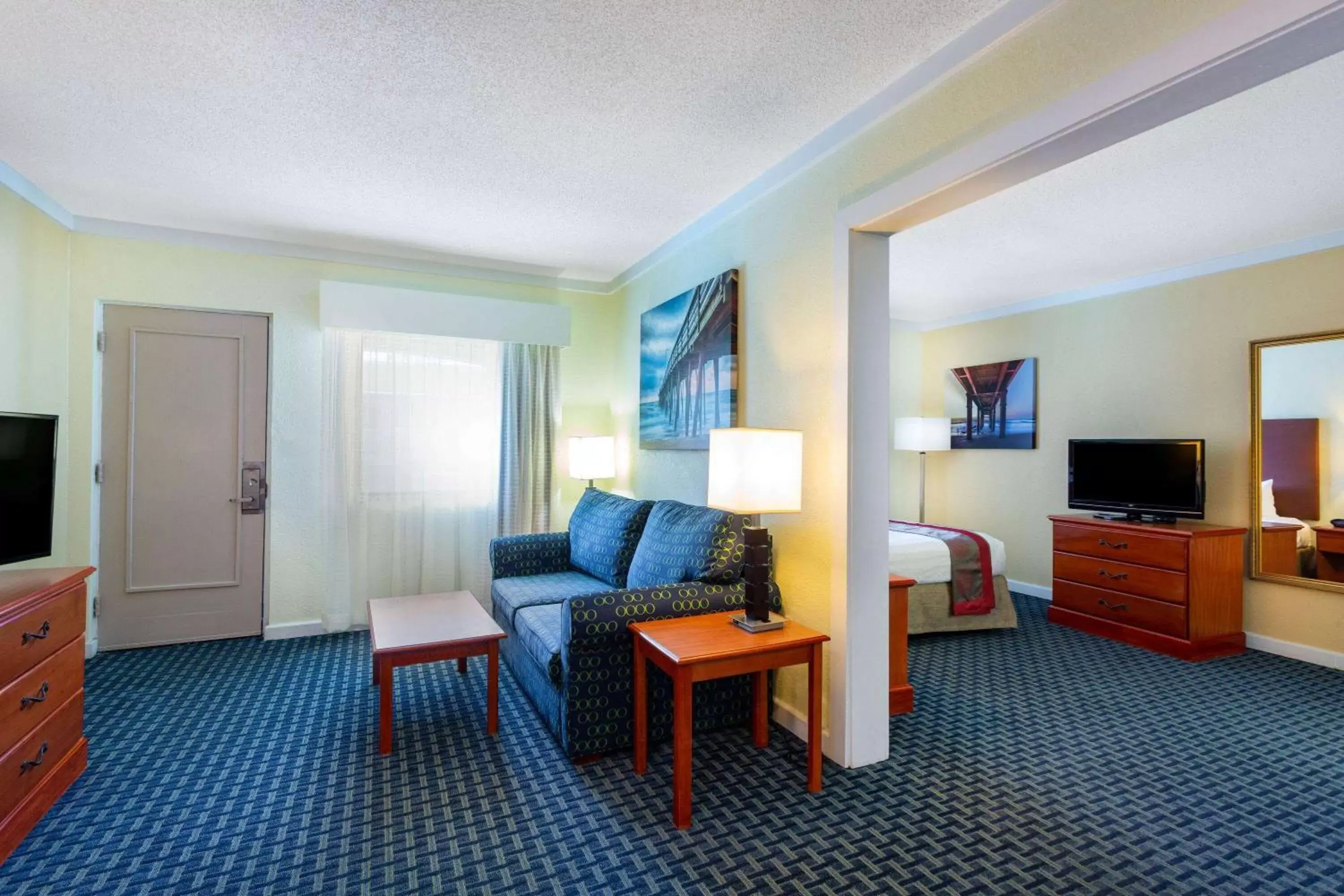 Photo of the whole room, Seating Area in Ramada by Wyndham Virginia Beach