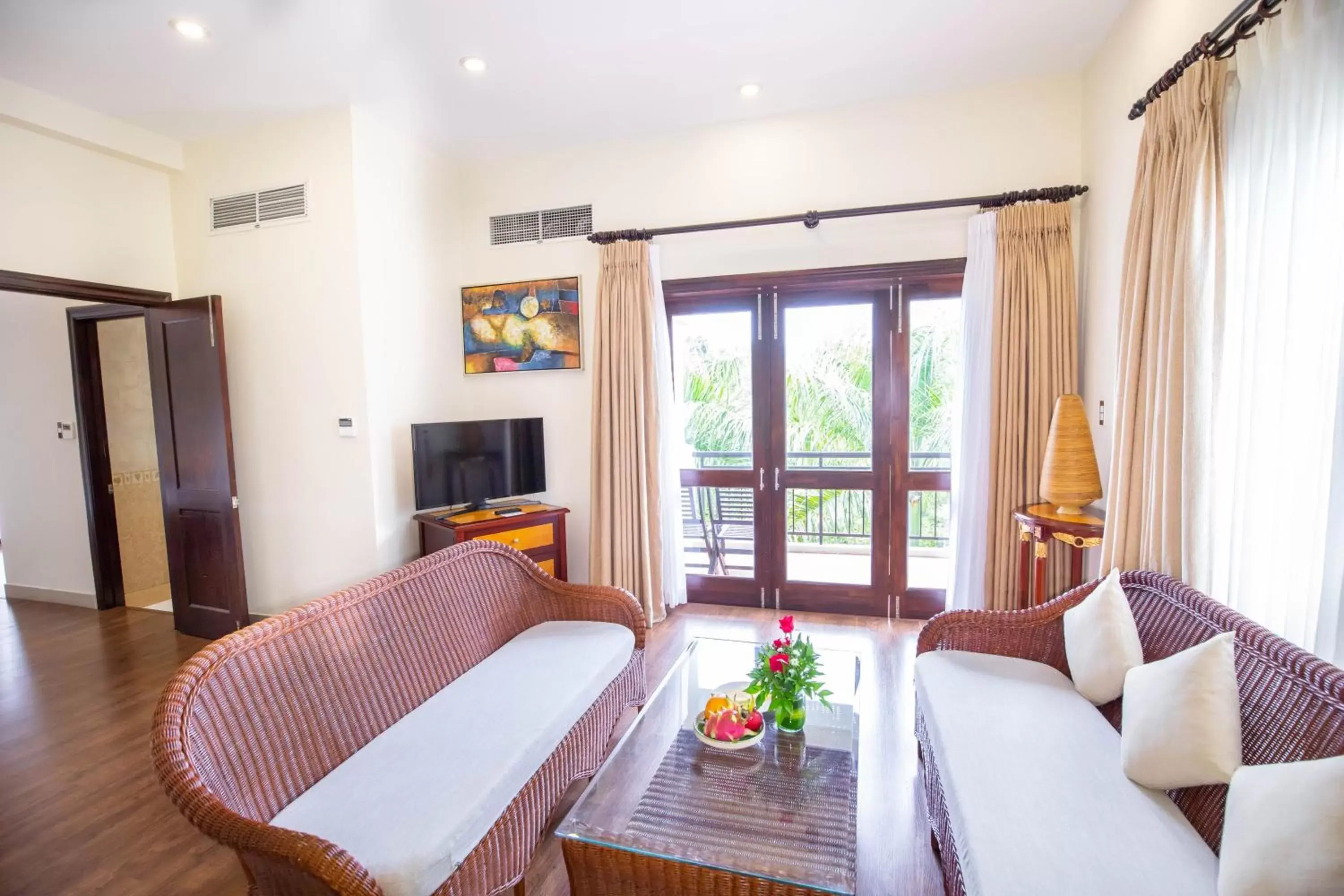 Living room in Diamond Bay Resort & Spa Living room in Diamond Bay Resort & Spa