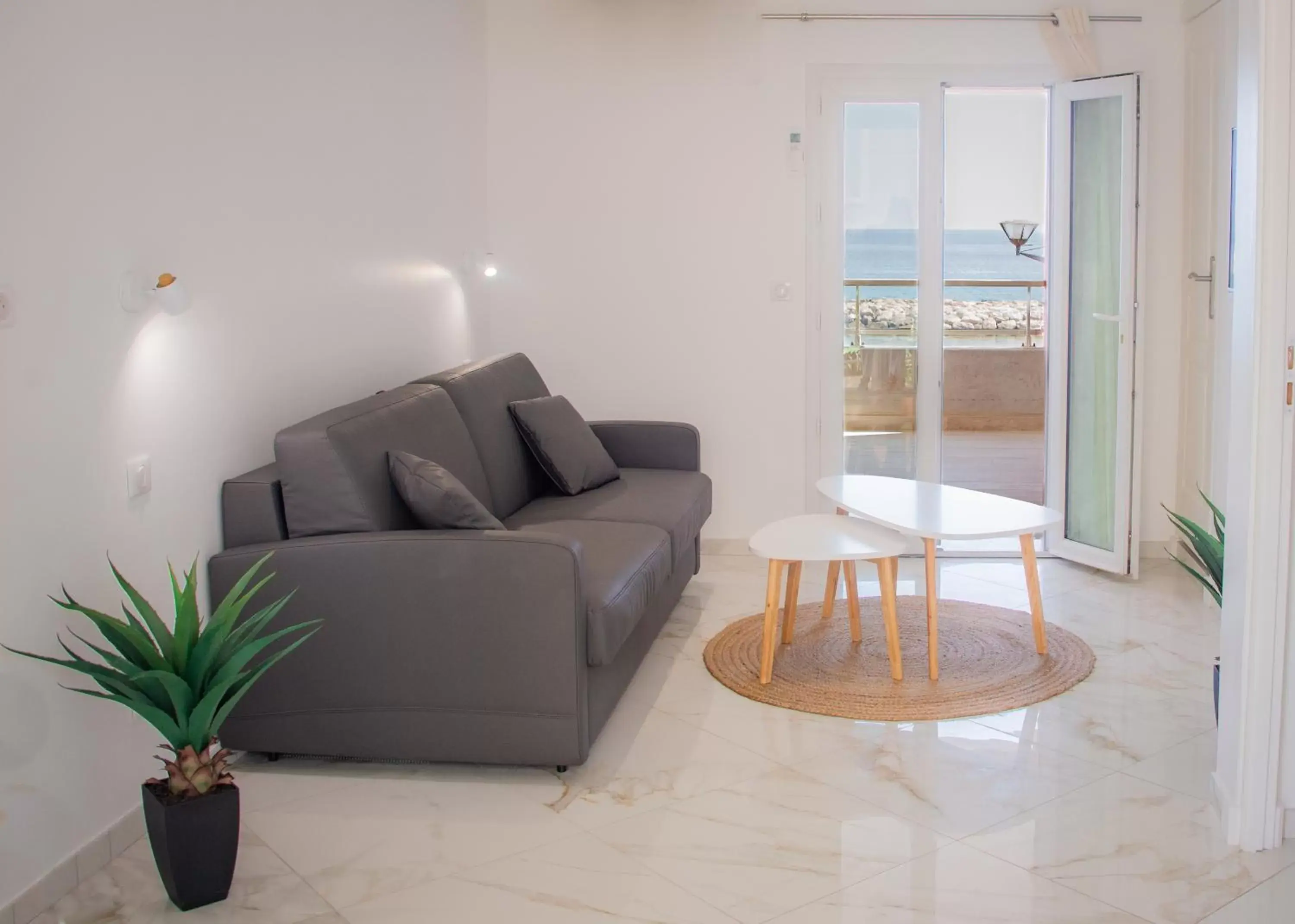 Living room, Seating Area in Hotel et Appartements Reine D'Azur