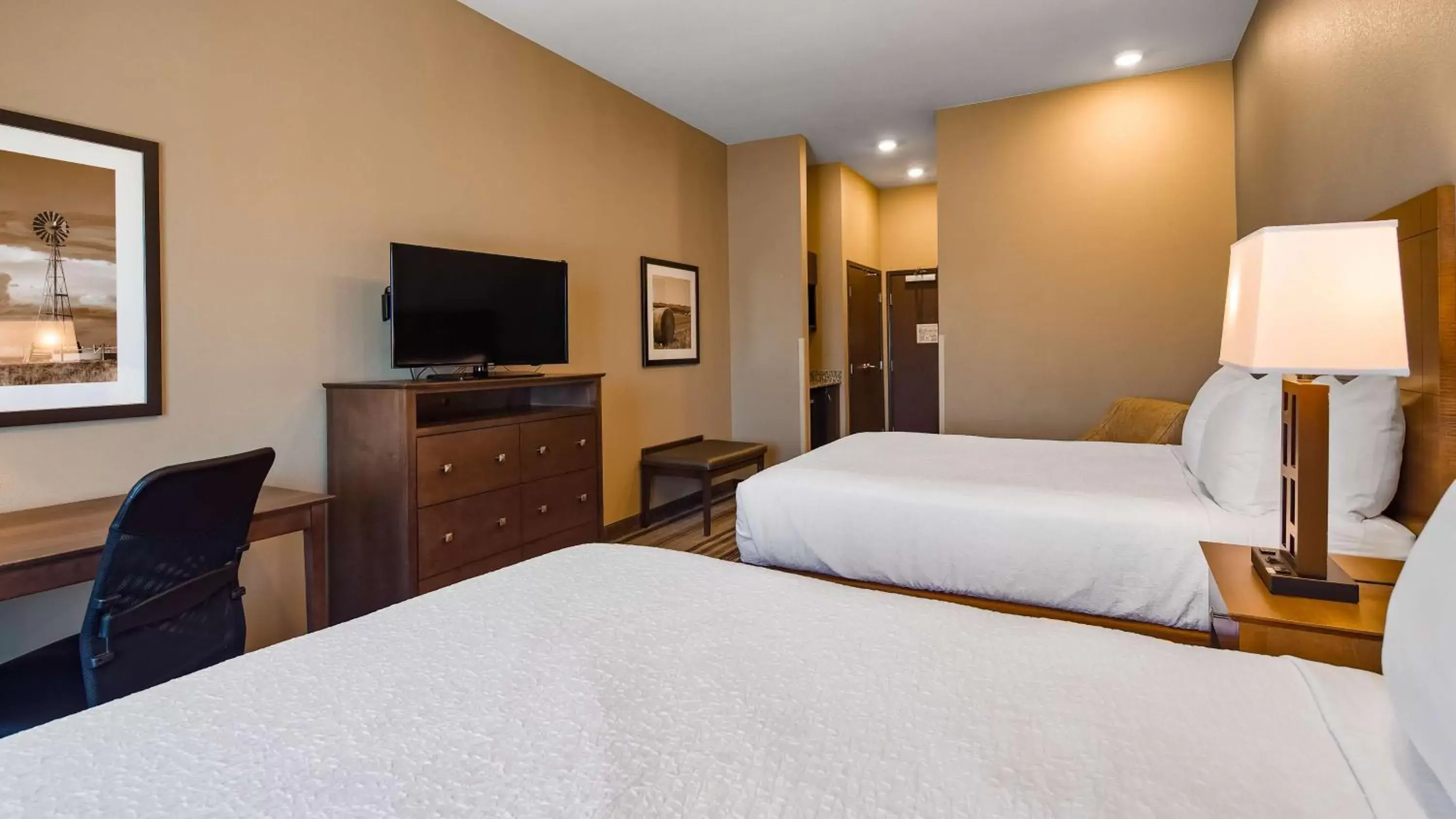 Bedroom, Bed in Best Western Plus Overland Inn