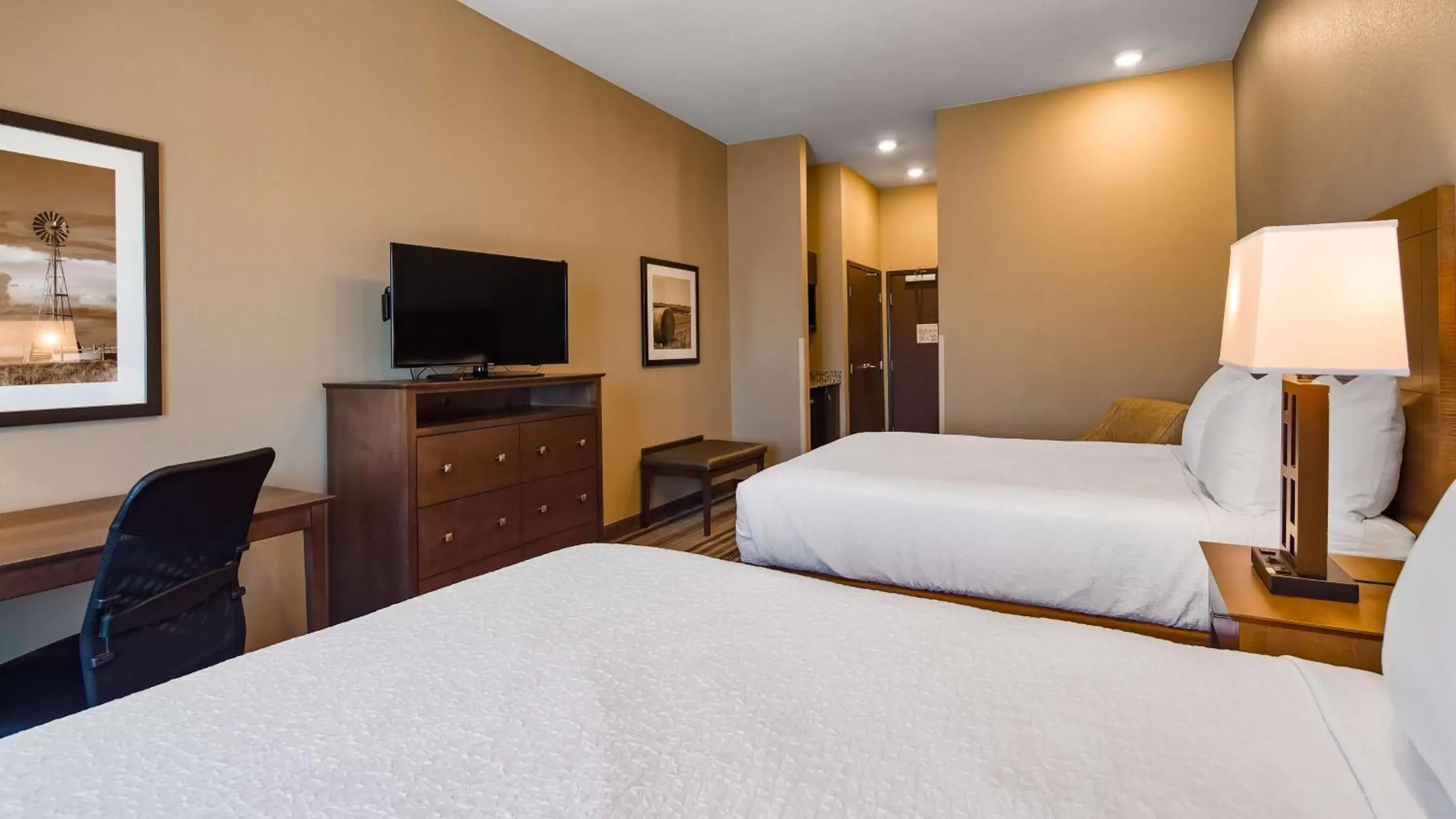 Bedroom, Bed in Best Western Plus Overland Inn Bedroom, Bed in Best Western Plus Overland Inn