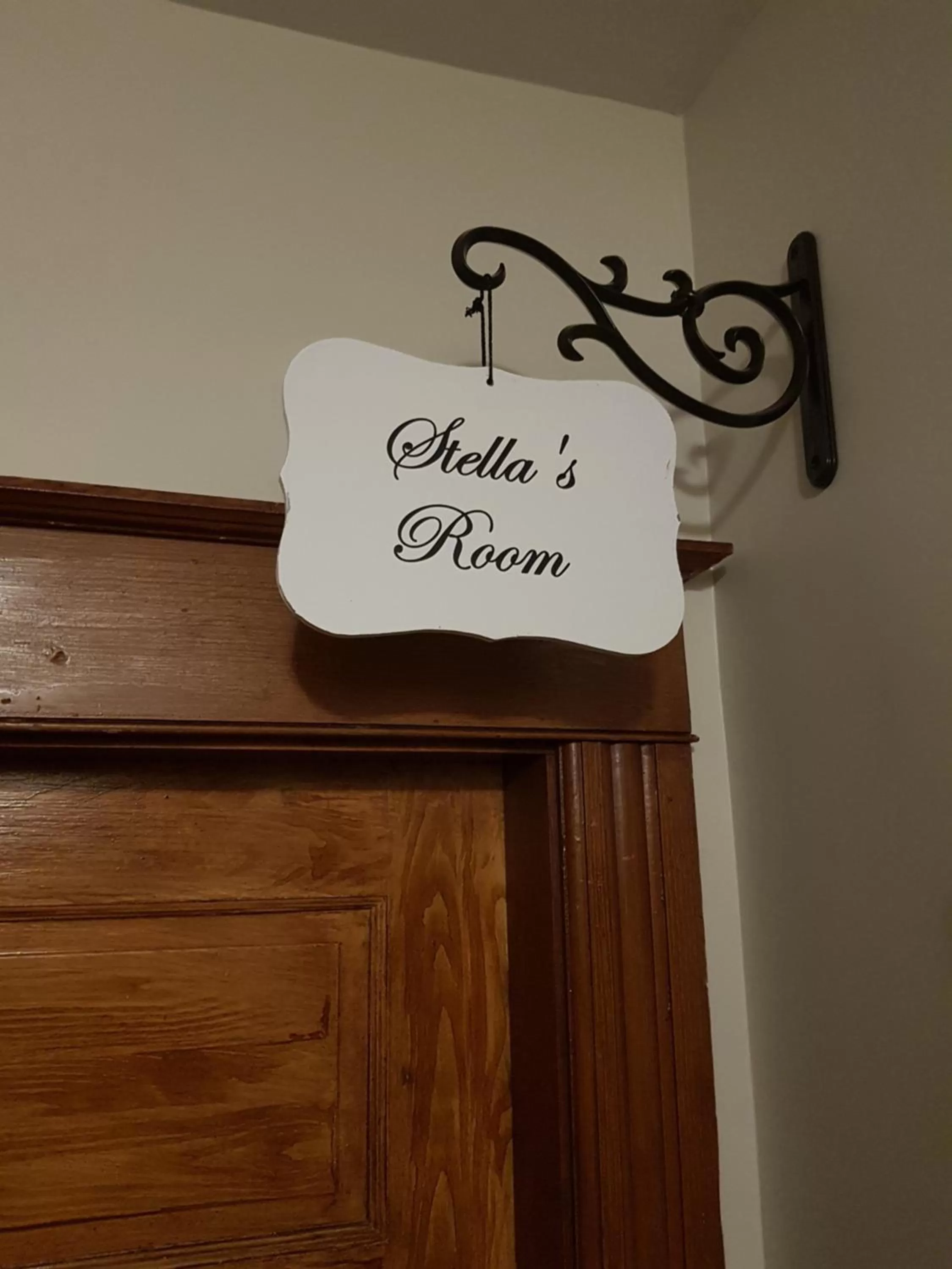 Logo/Certificate/Sign in The Home Place Inn