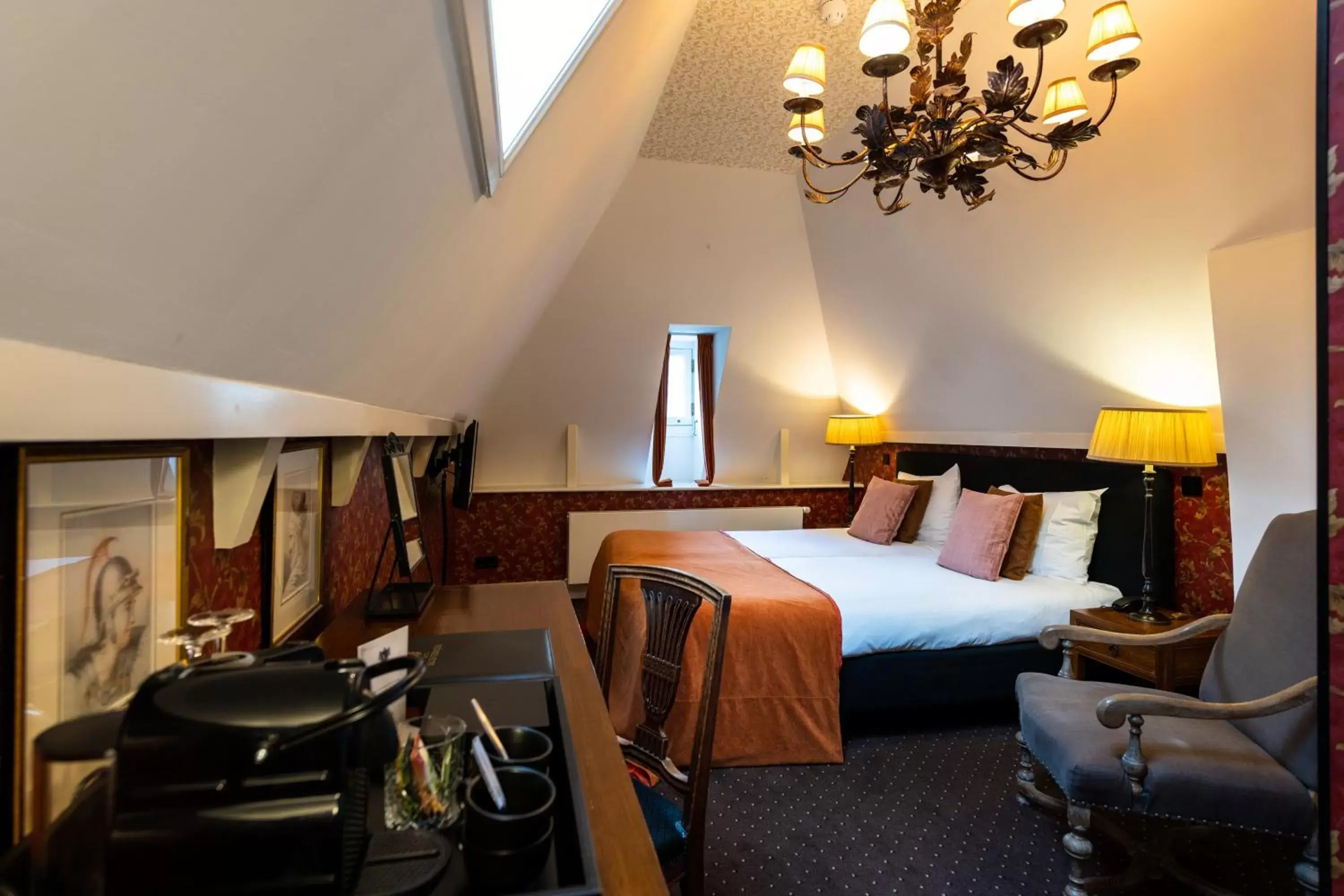 Small Deluxe Double Room in Grand Boutique Hotel-Restaurant Huis Vermeer