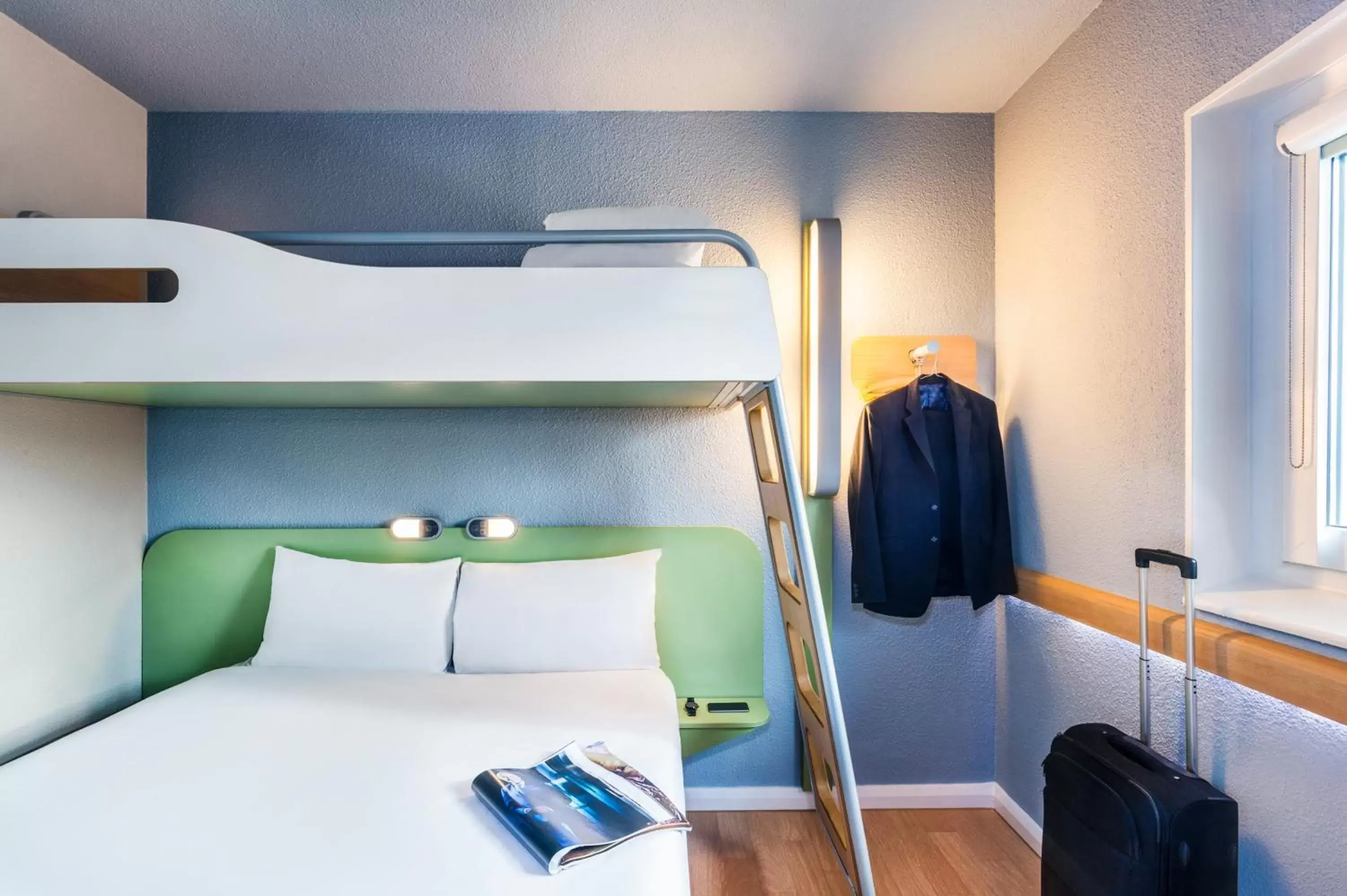 Bedroom, Bed in Ibis Budget Clermont Ferrand - Le Brezet - Aeroport Bedroom, Bed in Ibis Budget Clermont Ferrand - Le Brezet - Aeroport