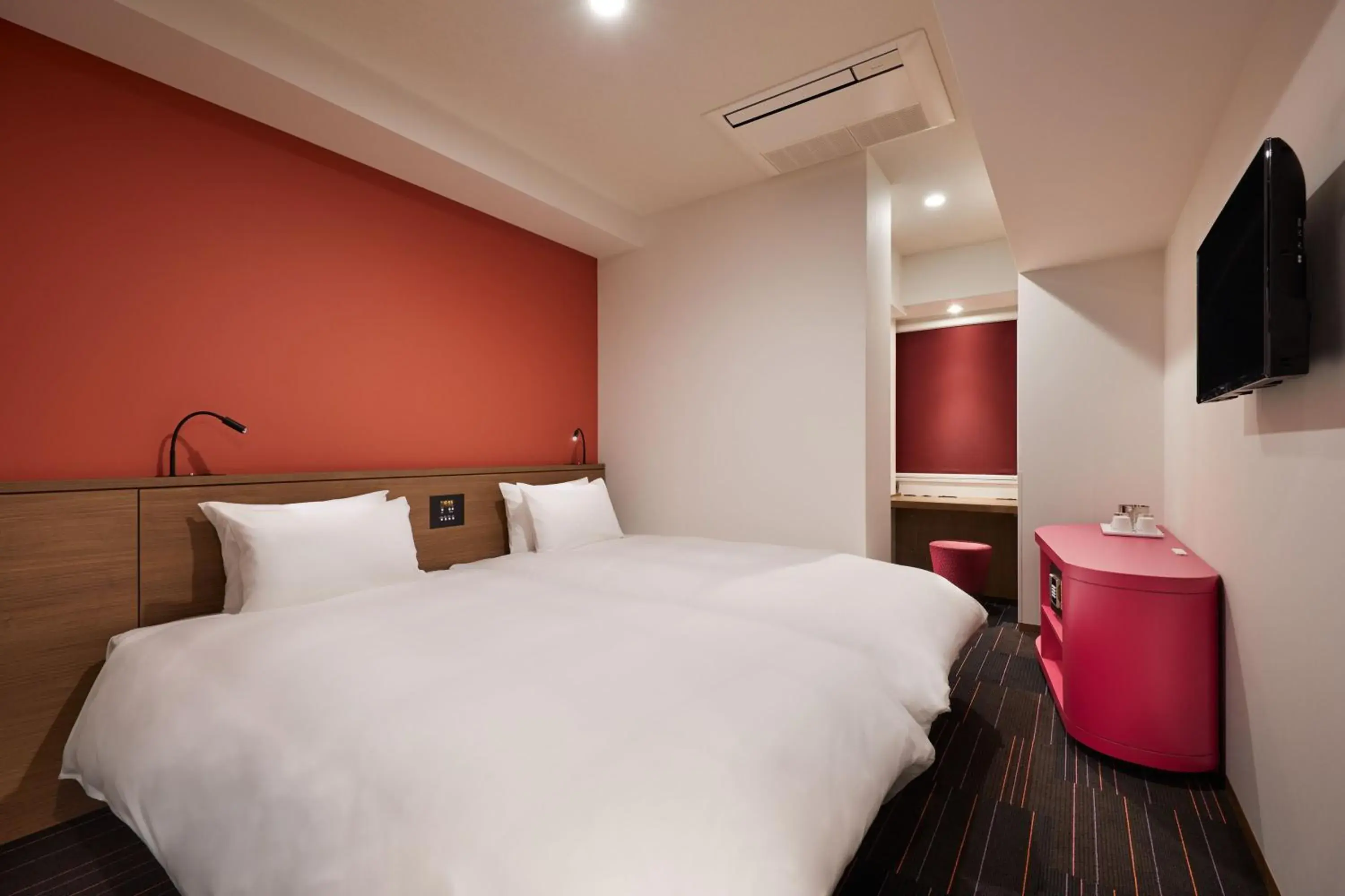 Photo of the whole room, Bed in The B Tokyo Shimbashi Toranomon