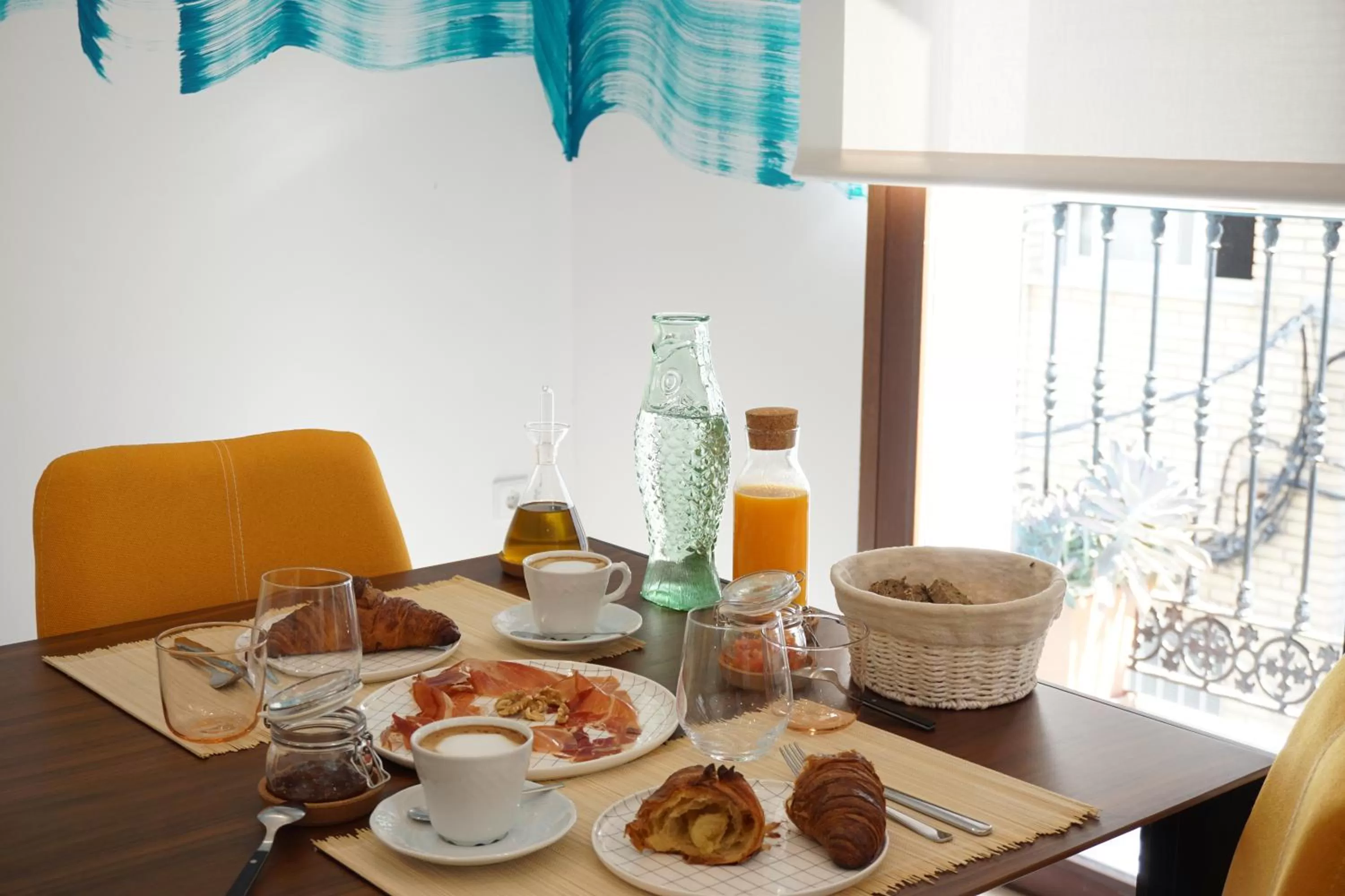 Communal lounge/ TV room in Mardenit Hotel Boutique