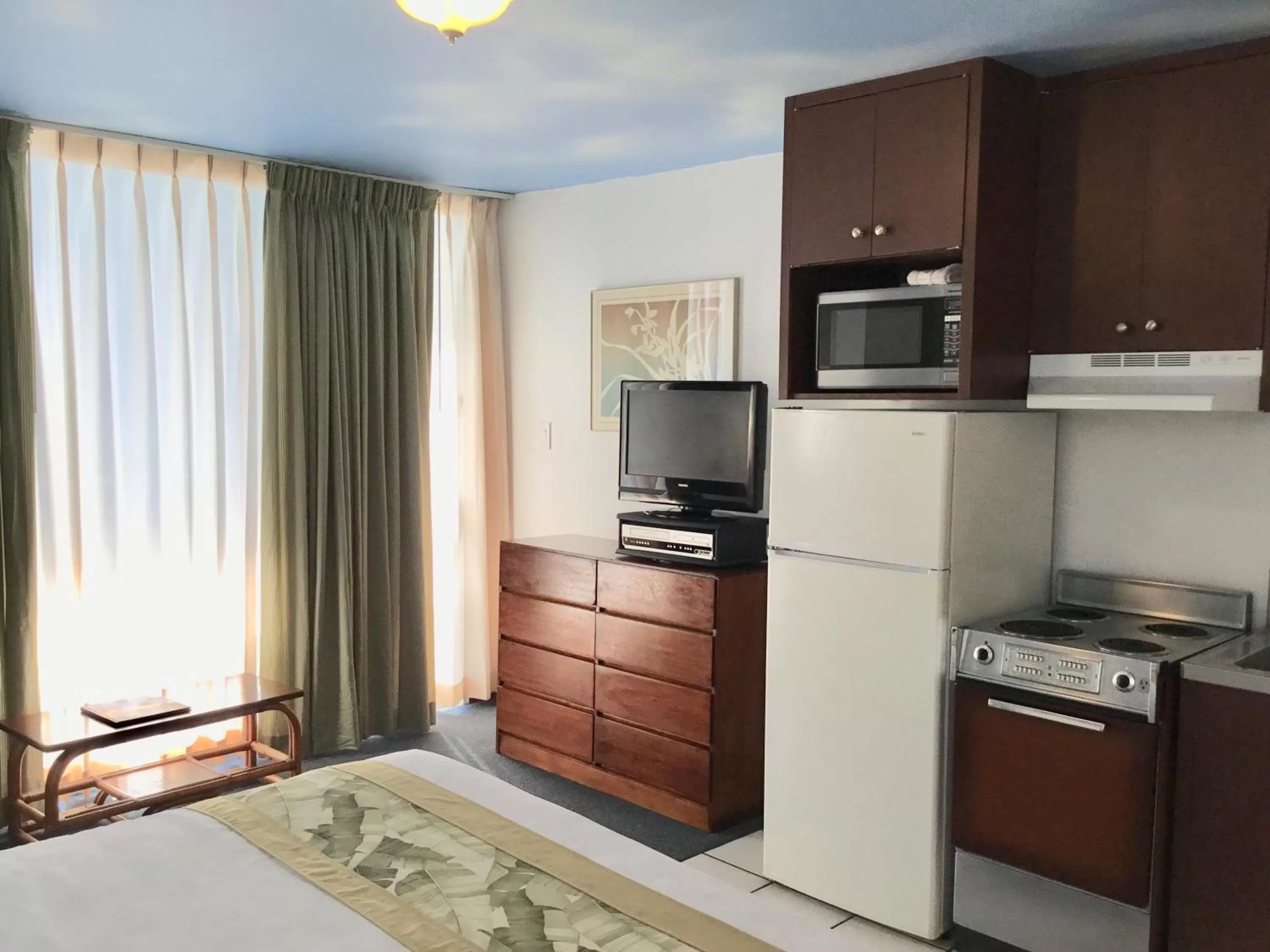 Bed in Holiday Surf Hotel (with full kitchen)