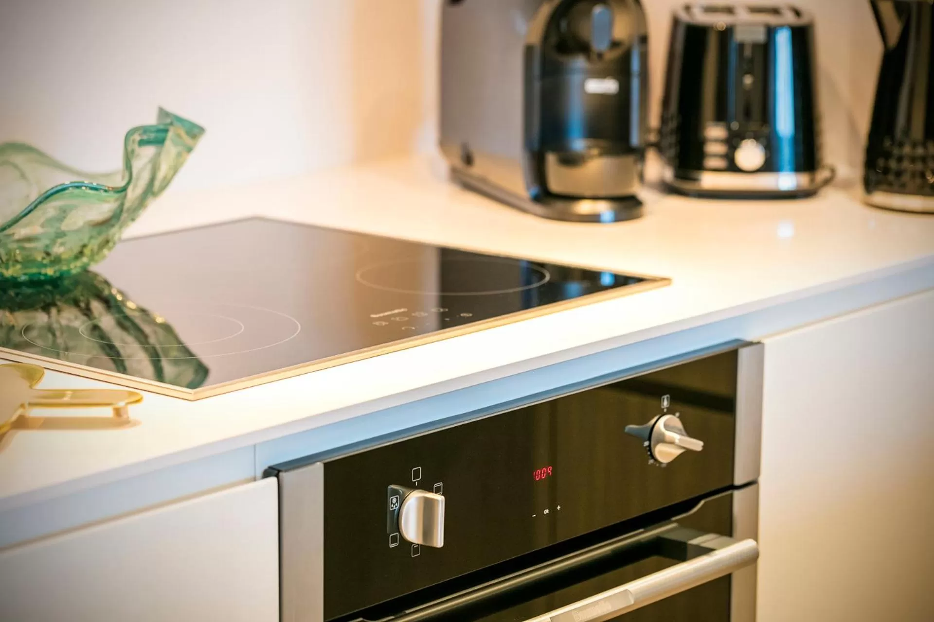 Coffee/tea facilities in Quest Flemington Central